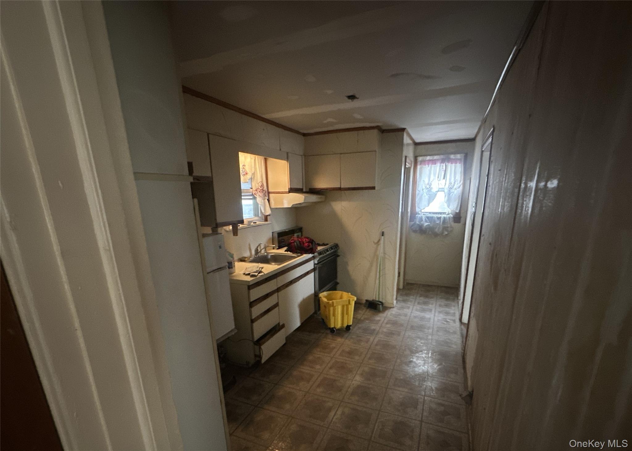 #5 photo, 2922 Oceanside Road, Oceanside , NY 11572