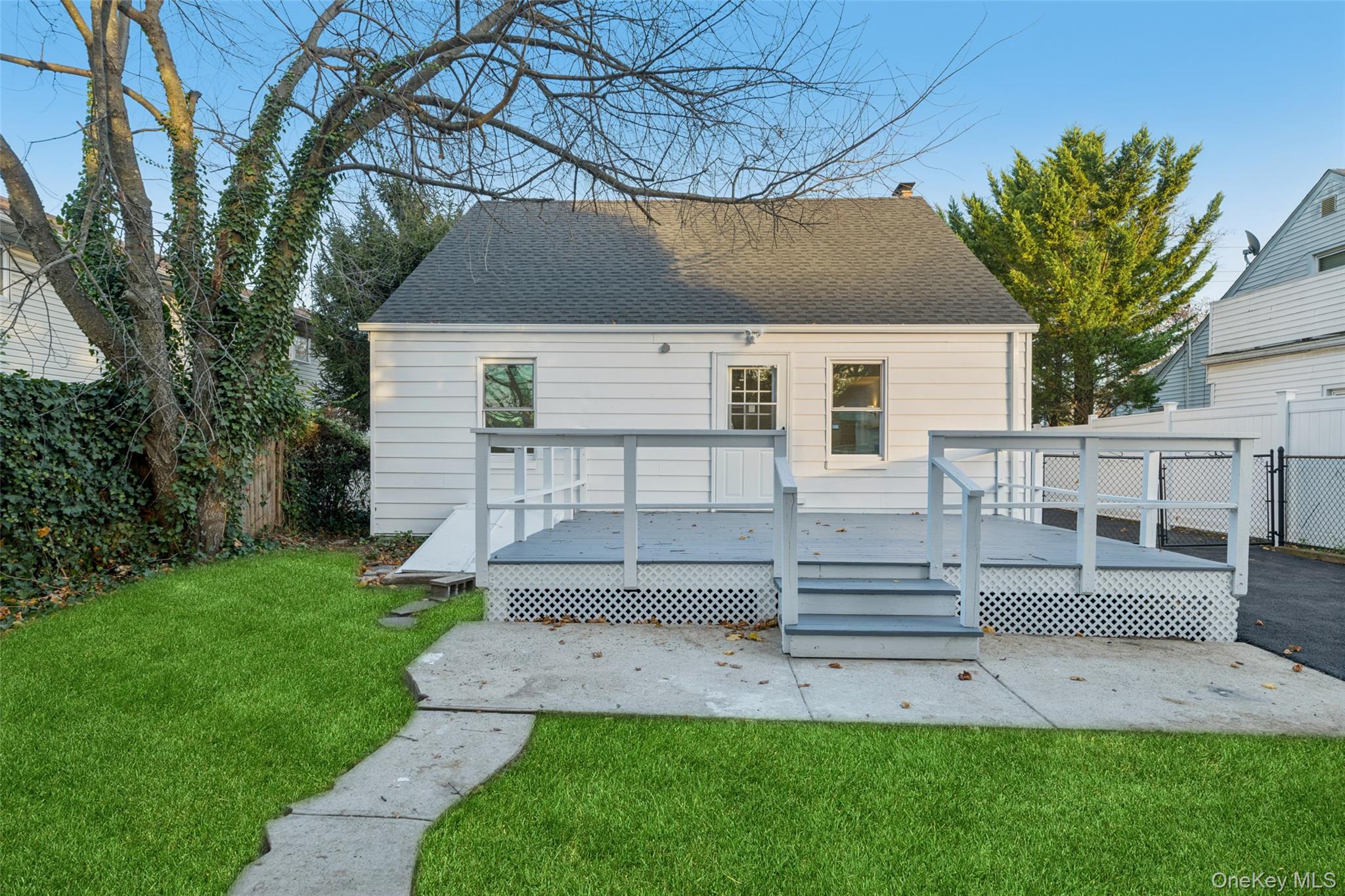 #4 photo, 61 Harris Avenue, Hewlett , NY 11557