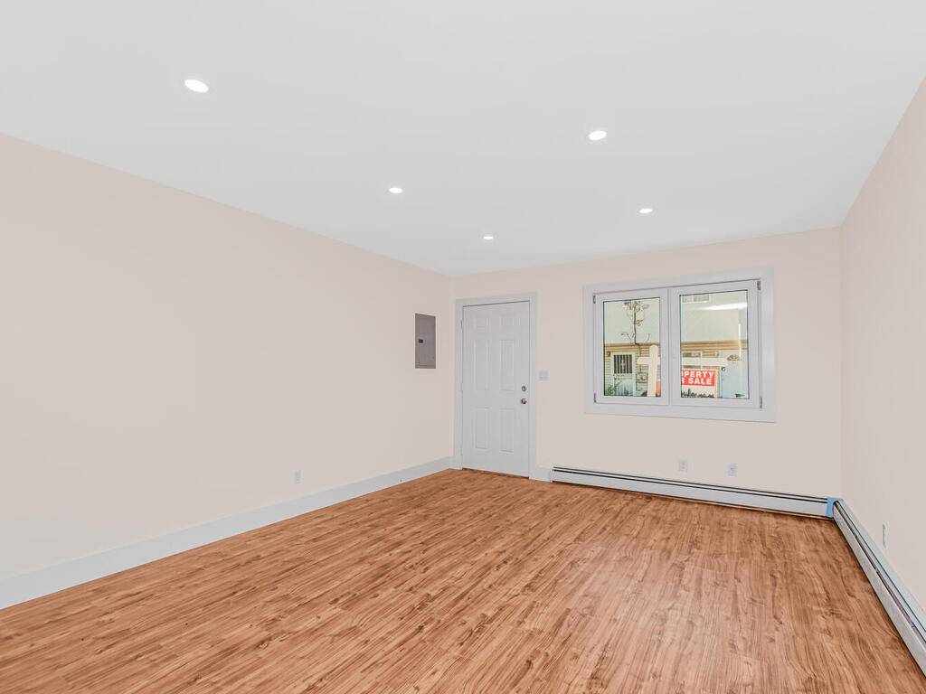 #4 photo, 22 Betty Court, Staten Island , NY 10303