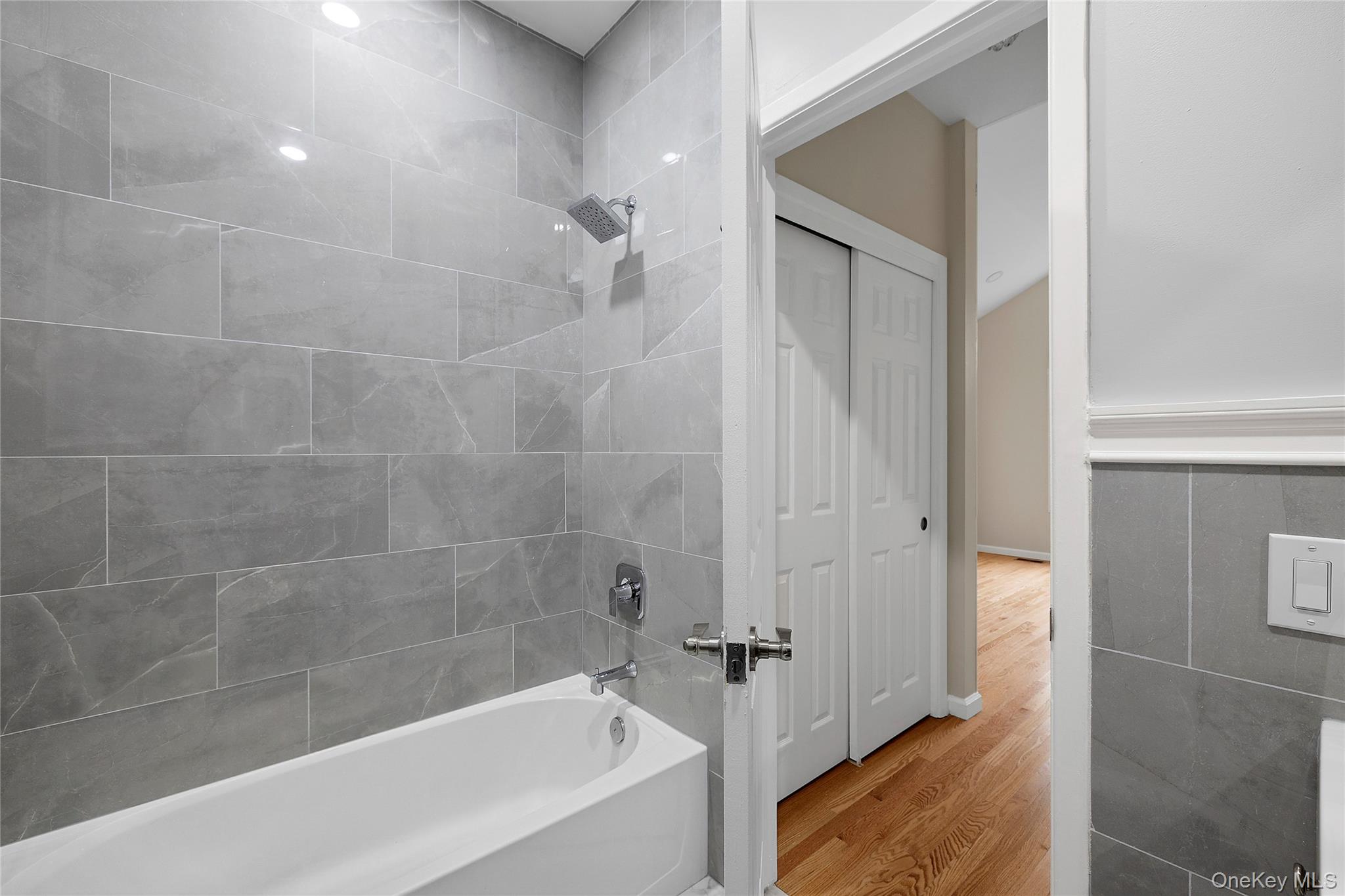 #11 photo, 18 Brookville Way, سوفولك Manorville , NY 11949