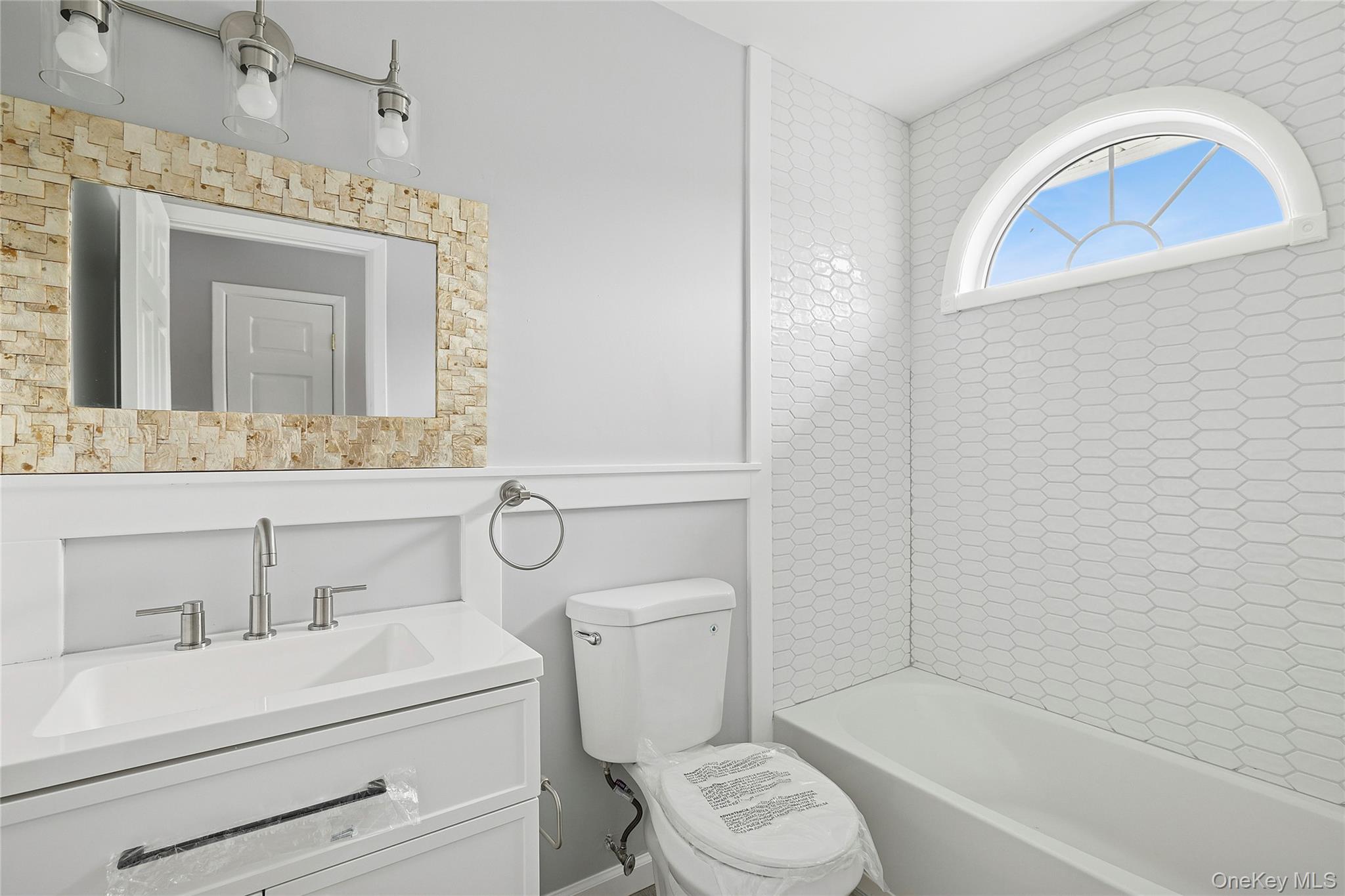 #8 photo, 18 Brookville Way, سوفولك Manorville , NY 11949