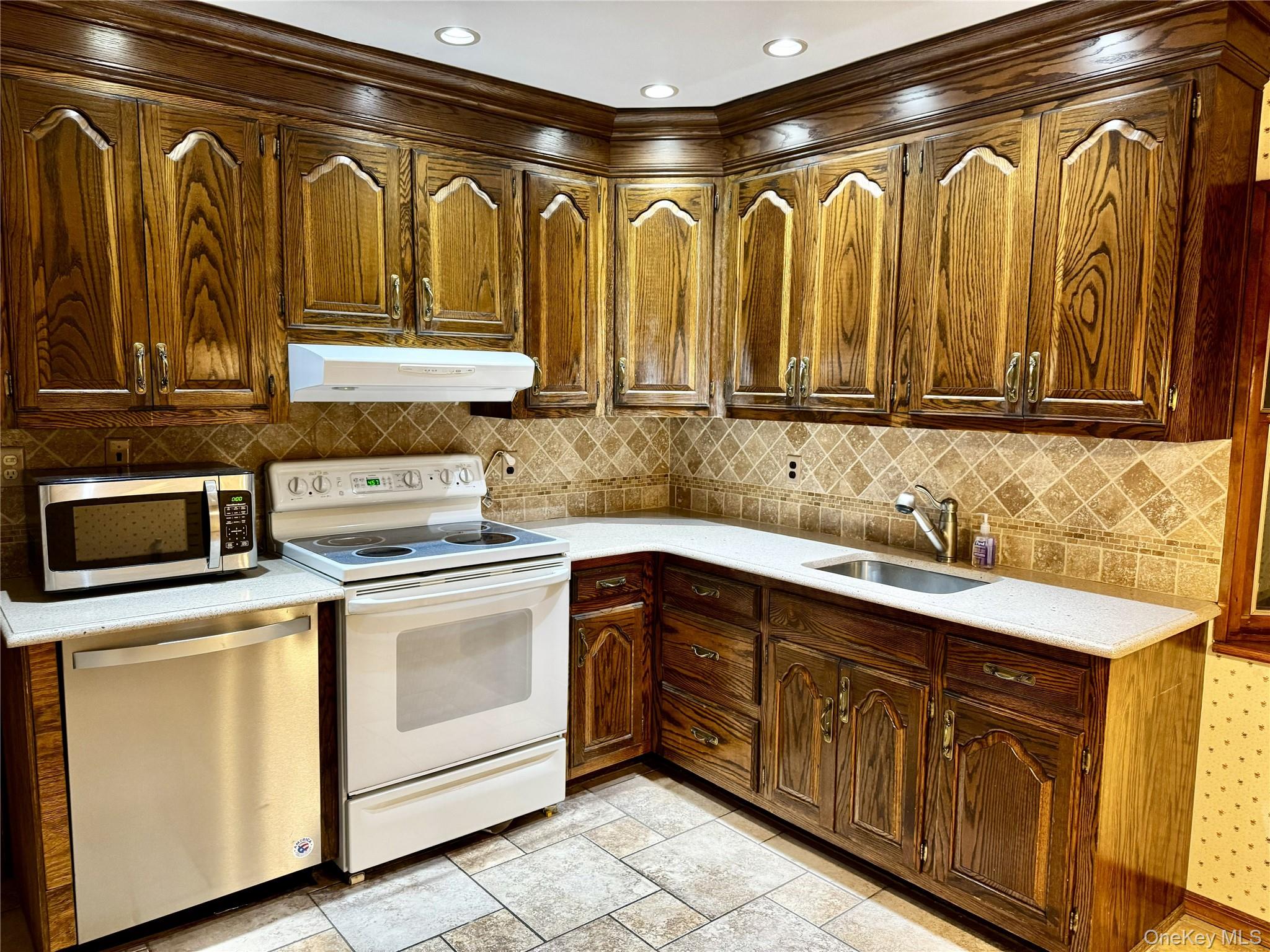 #4 photo, 55 Constellation Road, Levittown , NY 11756