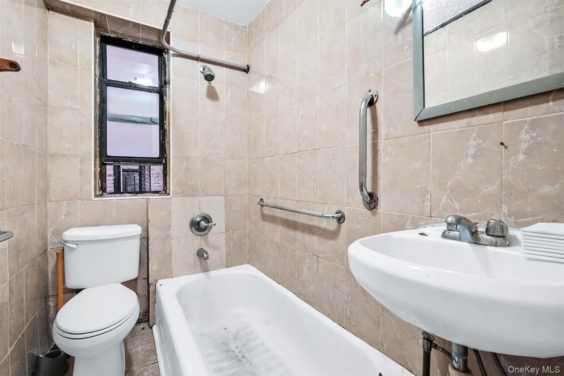 #6 photo, 1993 Amsterdam Avenue, New York (Manhattan) , NY 10032