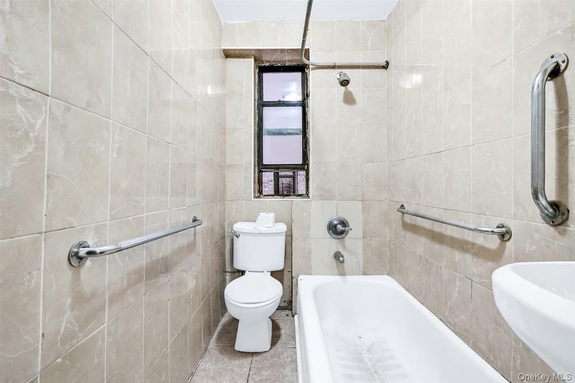 #7 photo, 1993 Amsterdam Avenue, New York (Manhattan) , NY 10032