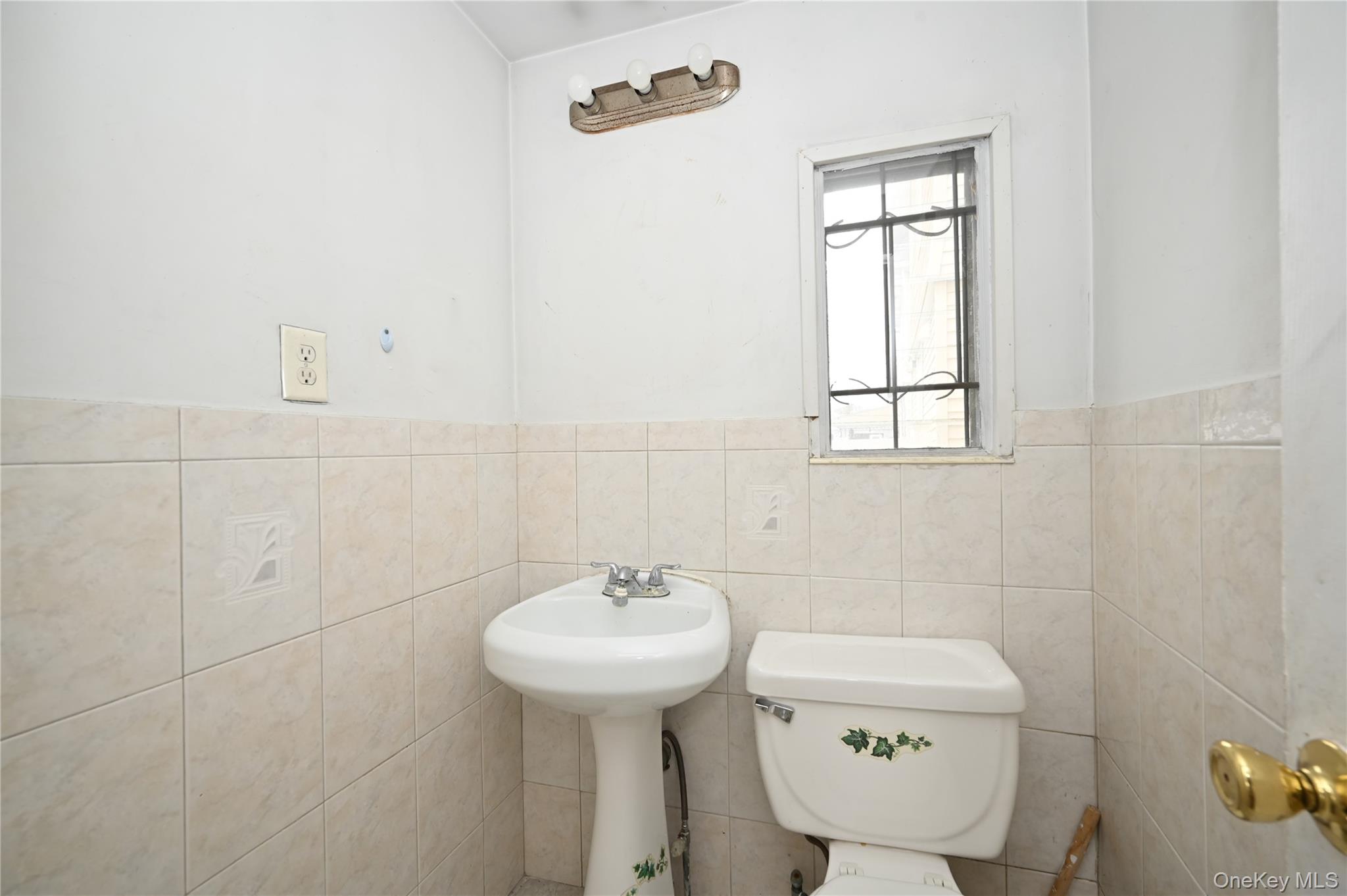 #13 photo, 94-28 209th Street, Queens Village , NY 11428