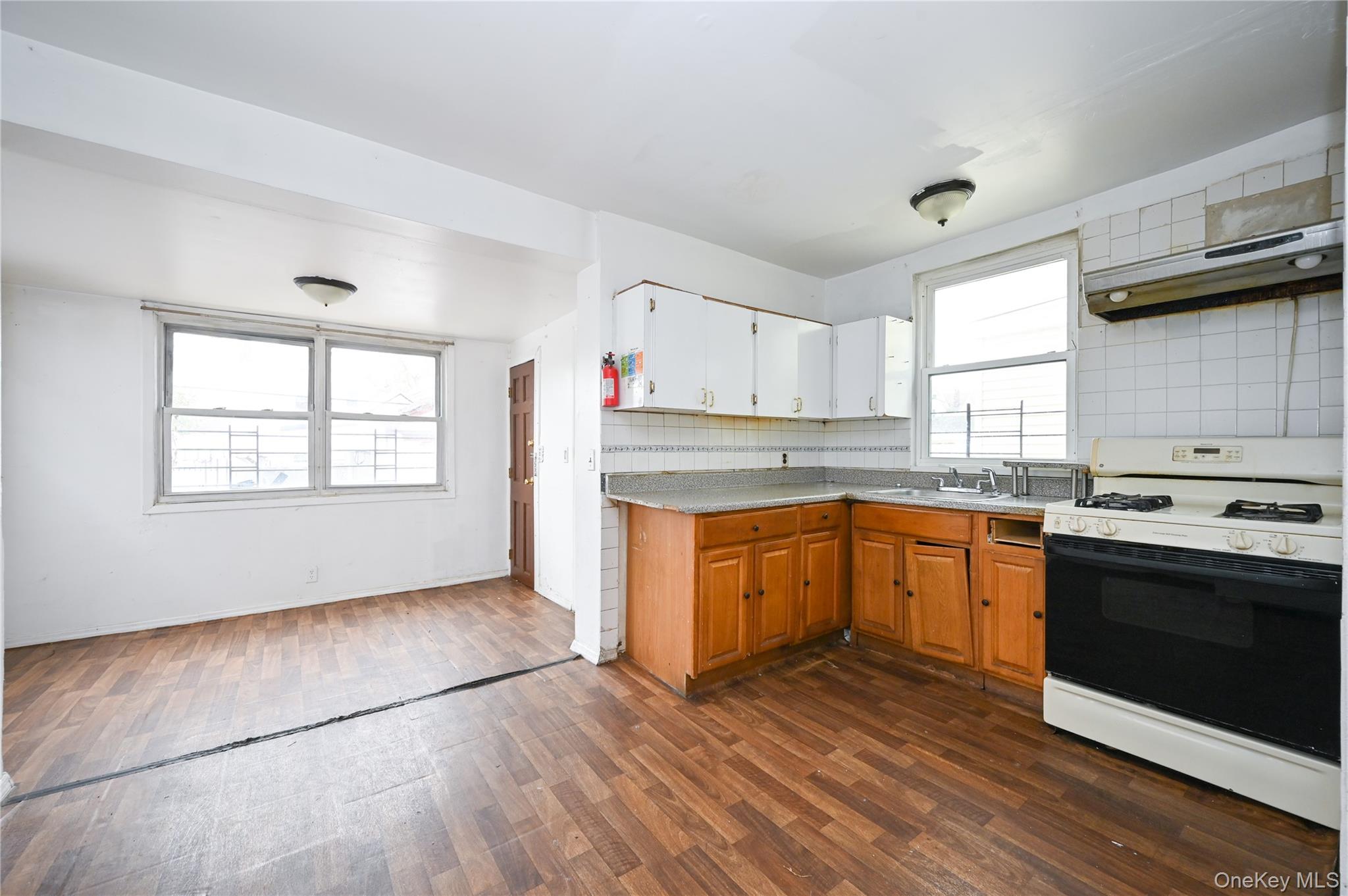 #7 photo, 94-28 209th Street, Queens Village , NY 11428