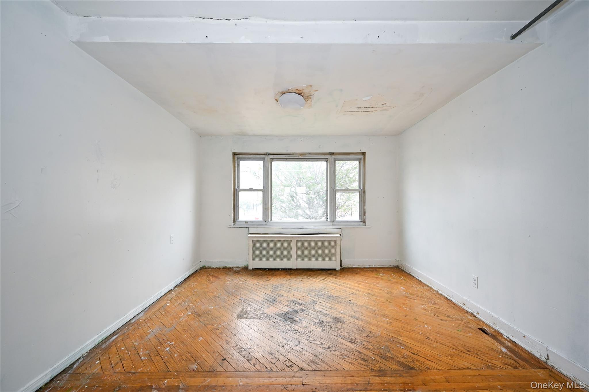 #8 photo, 94-28 209th Street, Queens Village , NY 11428