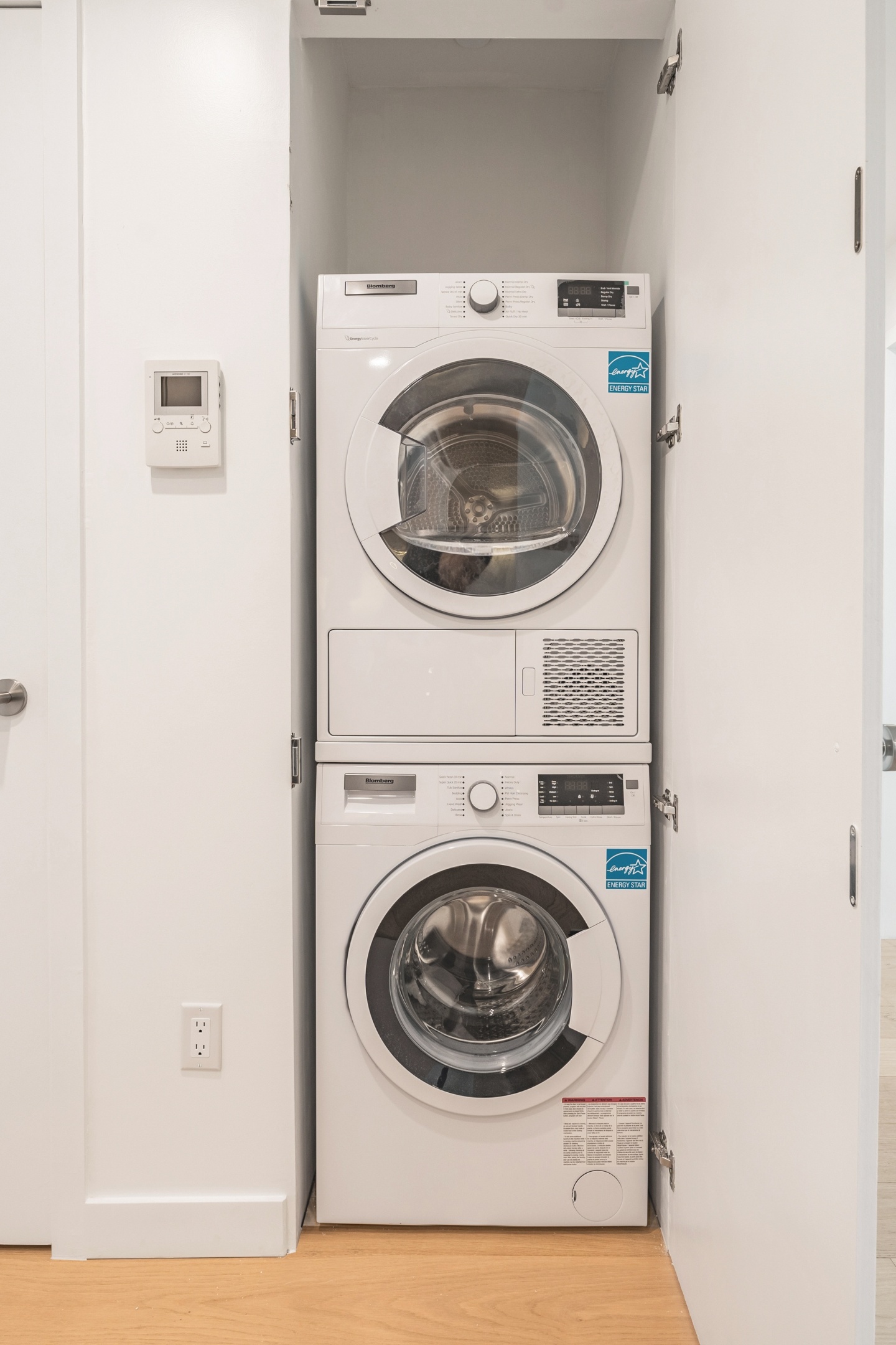 #10 photo, 30-05 Vernon Boulevard, Astoria , NY 11102