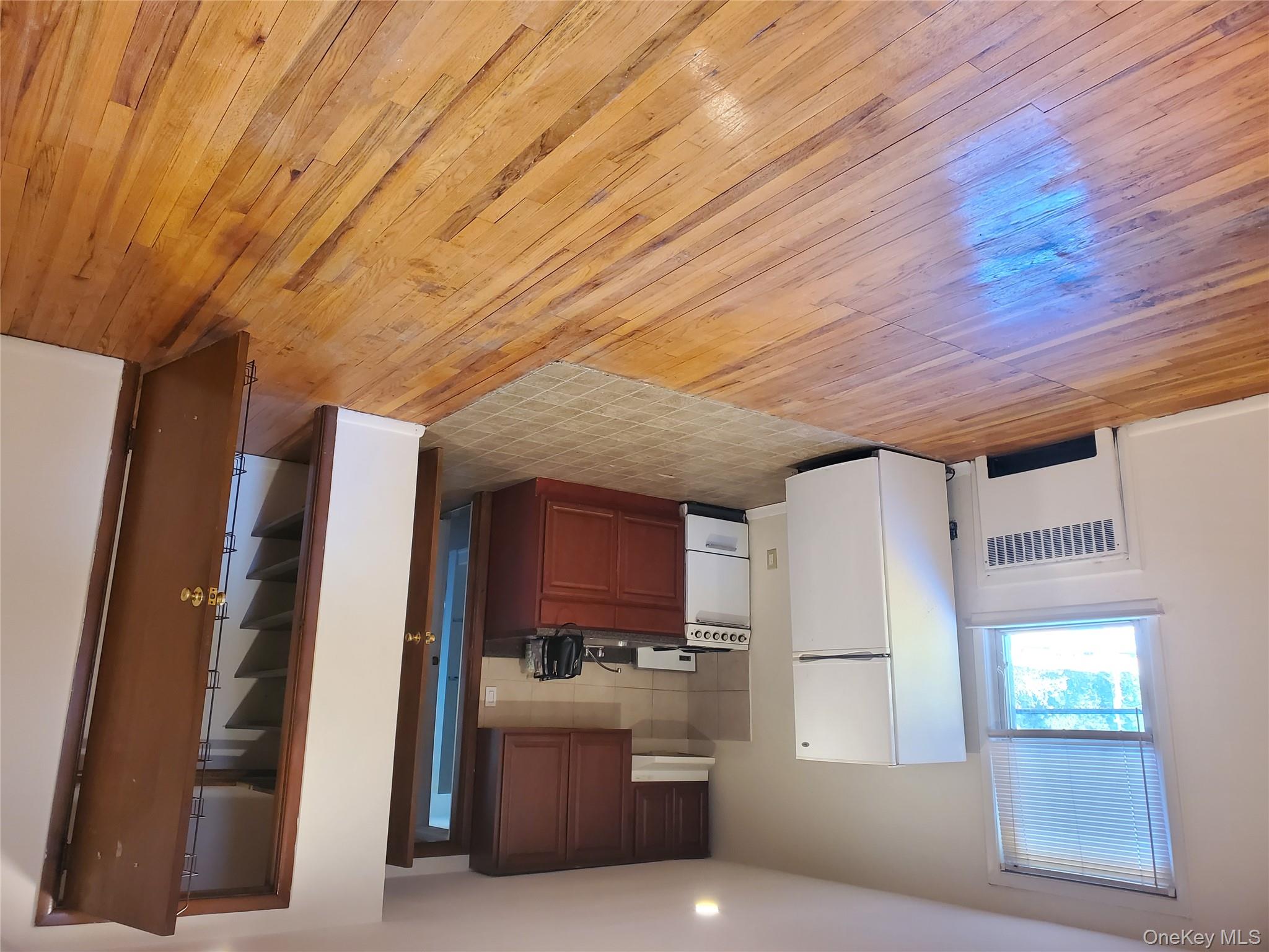 #2 photo, 8 Midwood Place, Glen Cove , NY 11542