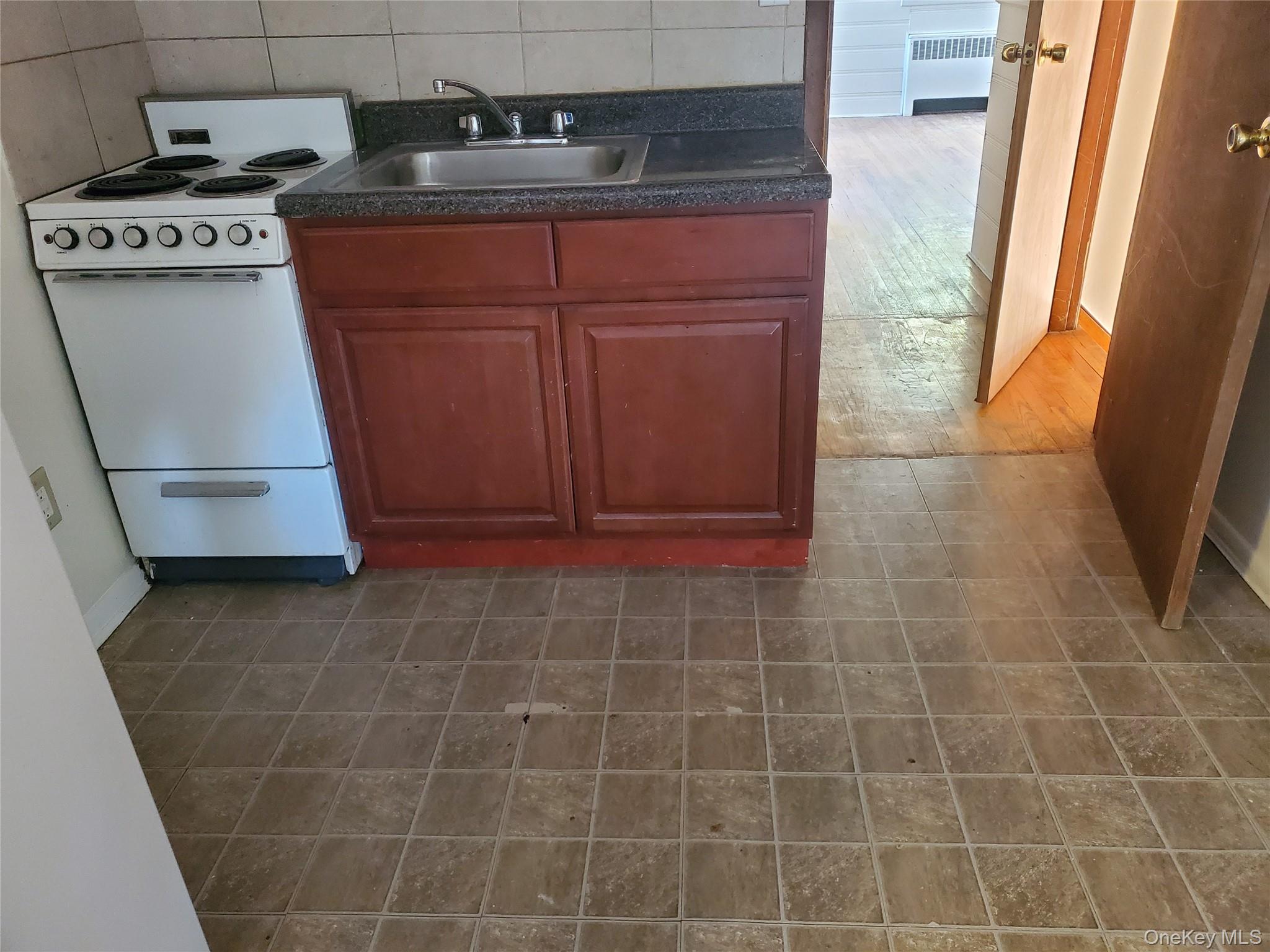 #3 photo, 8 Midwood Place, Glen Cove , NY 11542