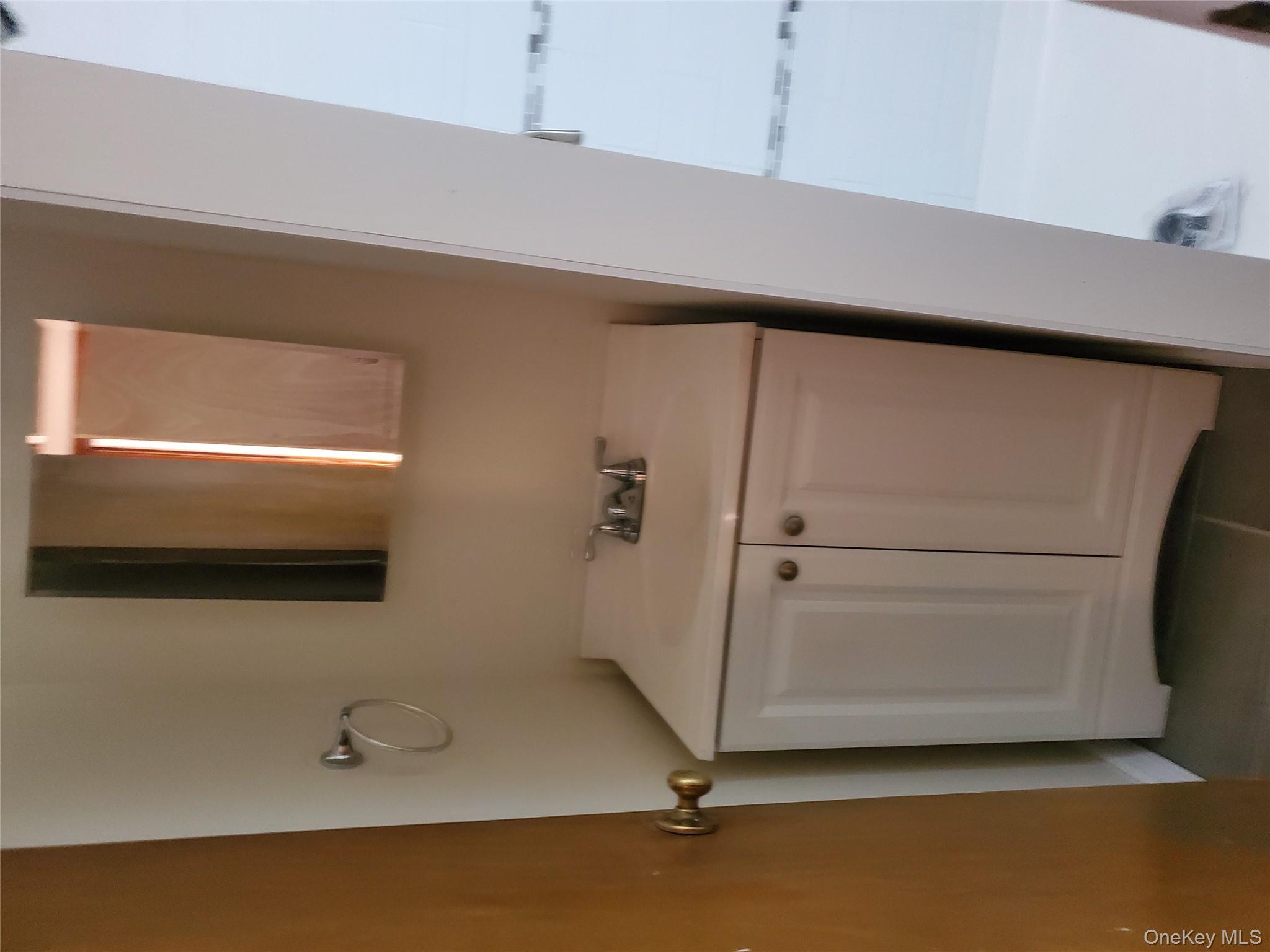 #4 photo, 8 Midwood Place, Glen Cove , NY 11542