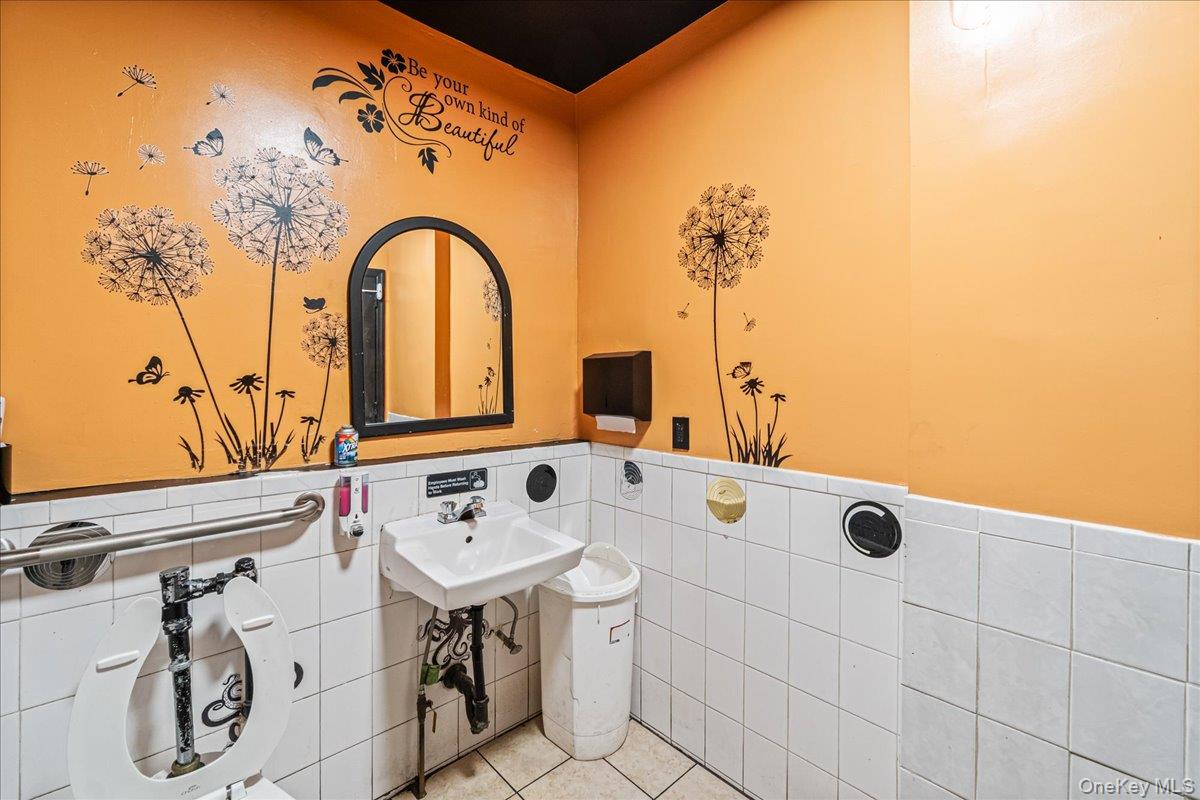 #19 photo, 20502 Hillside Avenue, Hollis , NY 11423