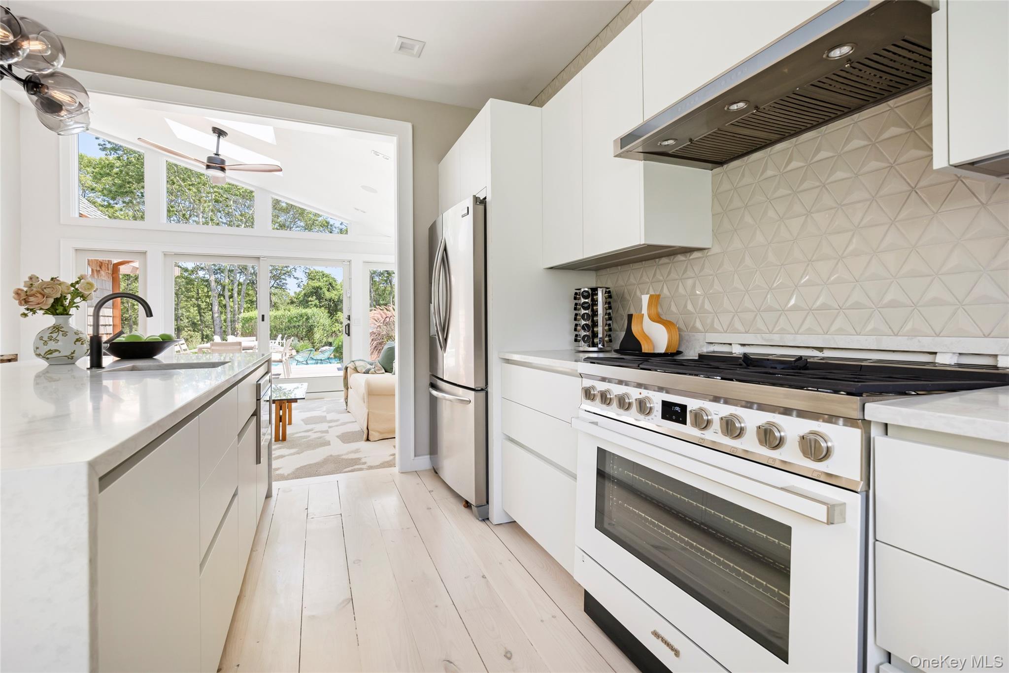 #18 photo, 20 Cove Neck Lane, Southampton , NY 11968