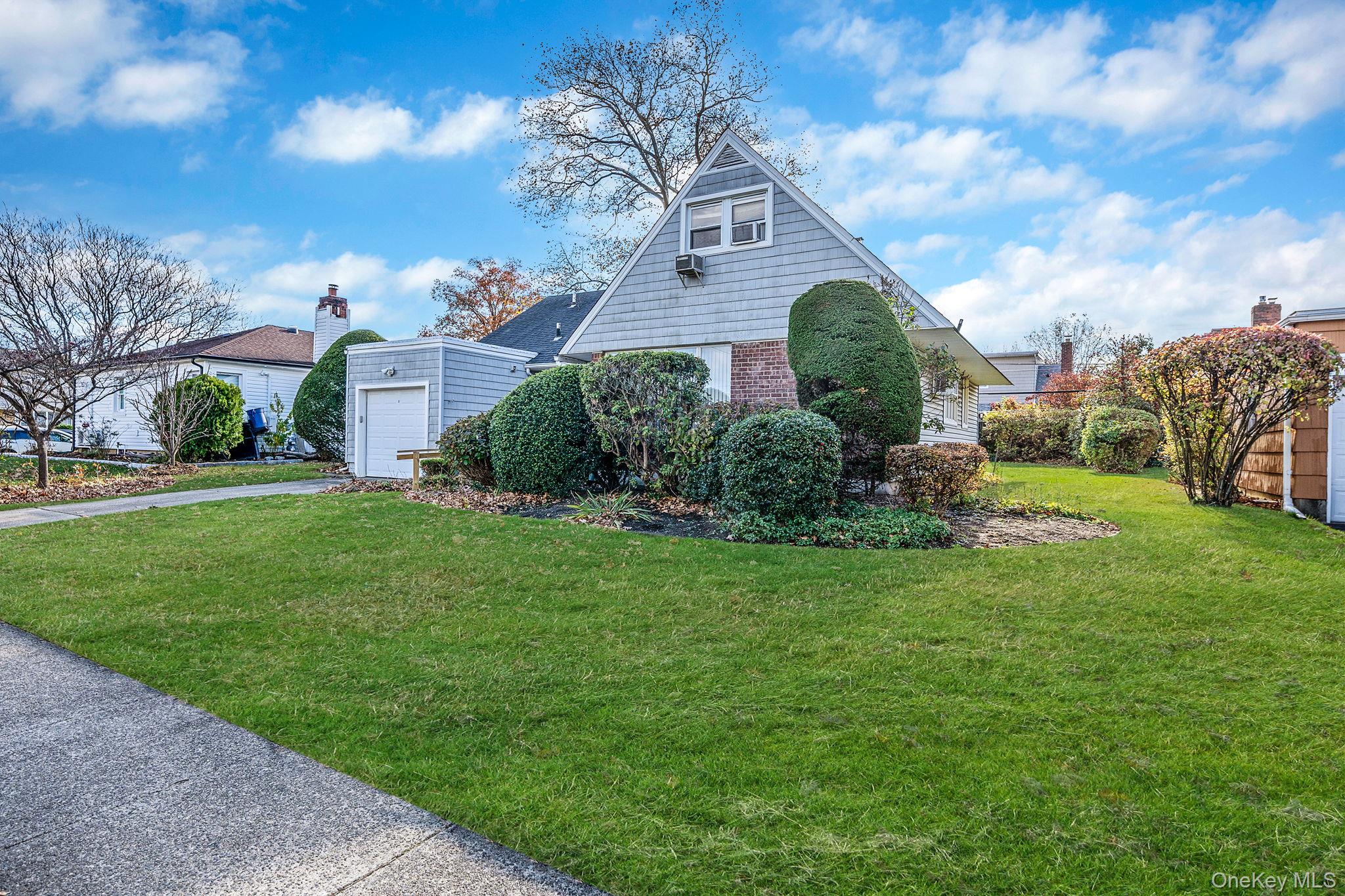 #3 photo, 78 Patton Boulevard, New Hyde Park , NY 11040