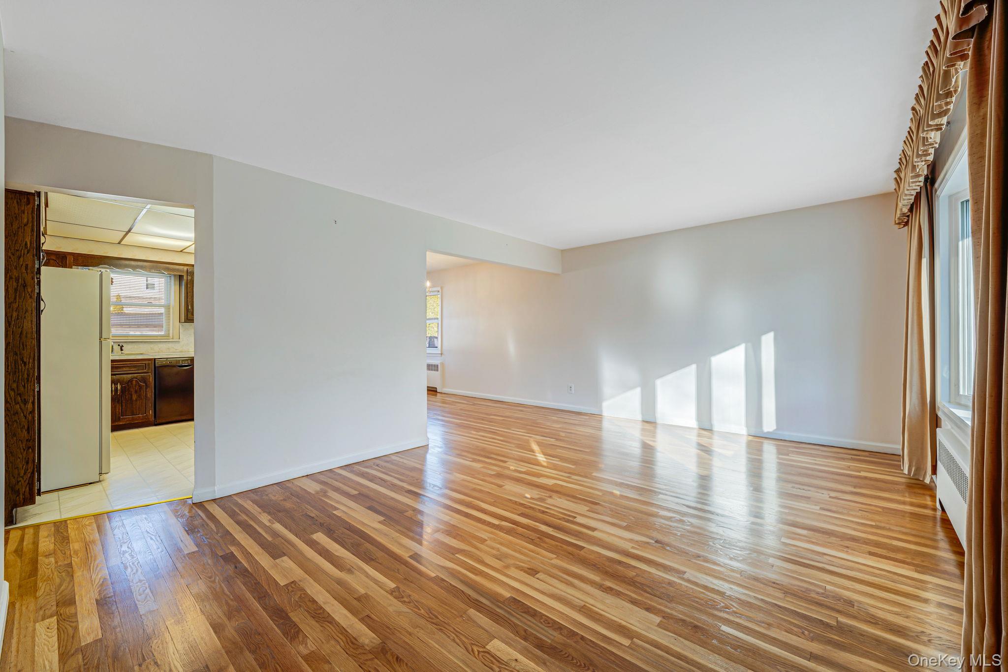 #10 photo, 44 Clark Street, سوفولك Huntington , NY 11743