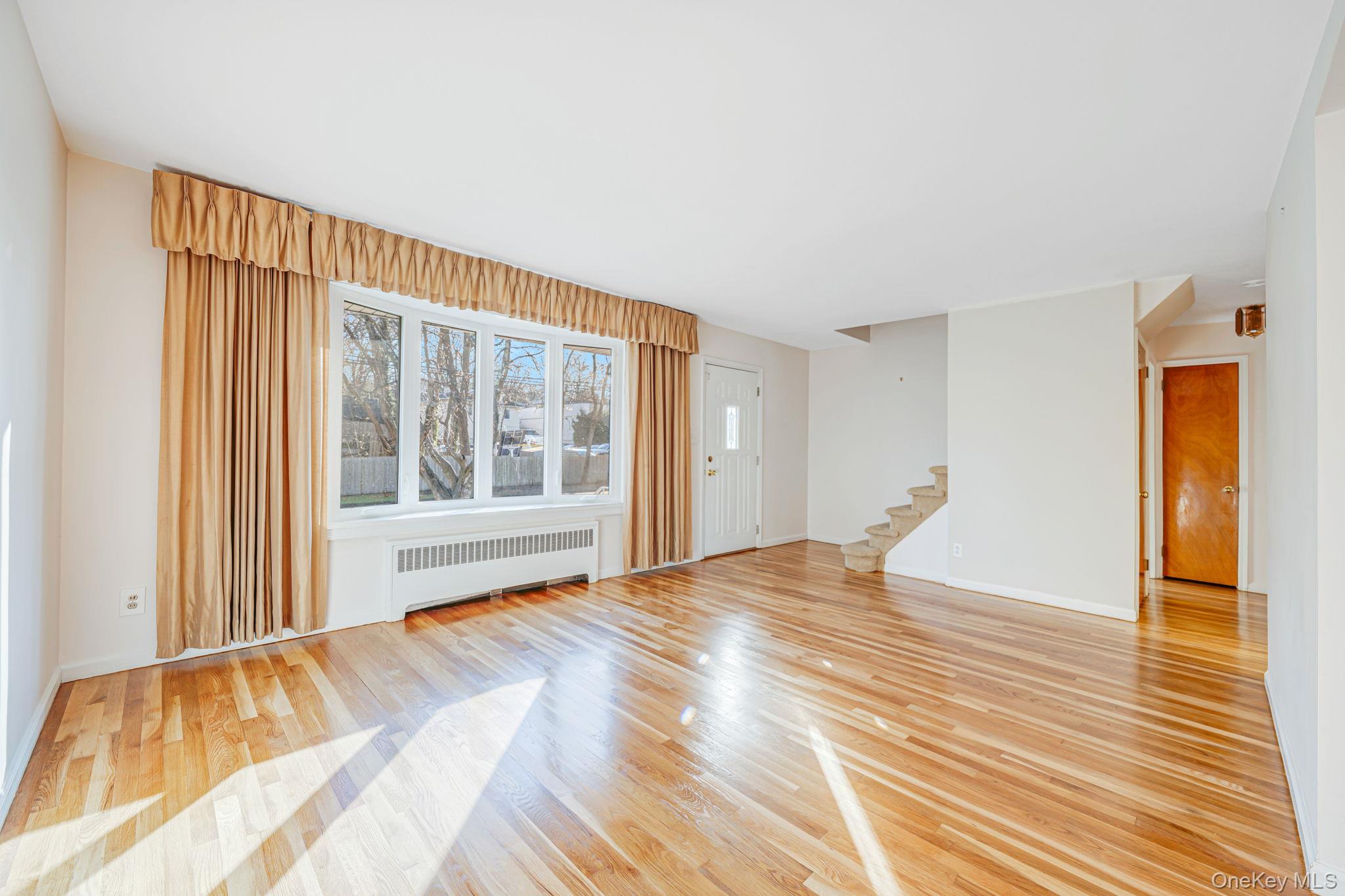 #13 photo, 44 Clark Street, سوفولك Huntington , NY 11743