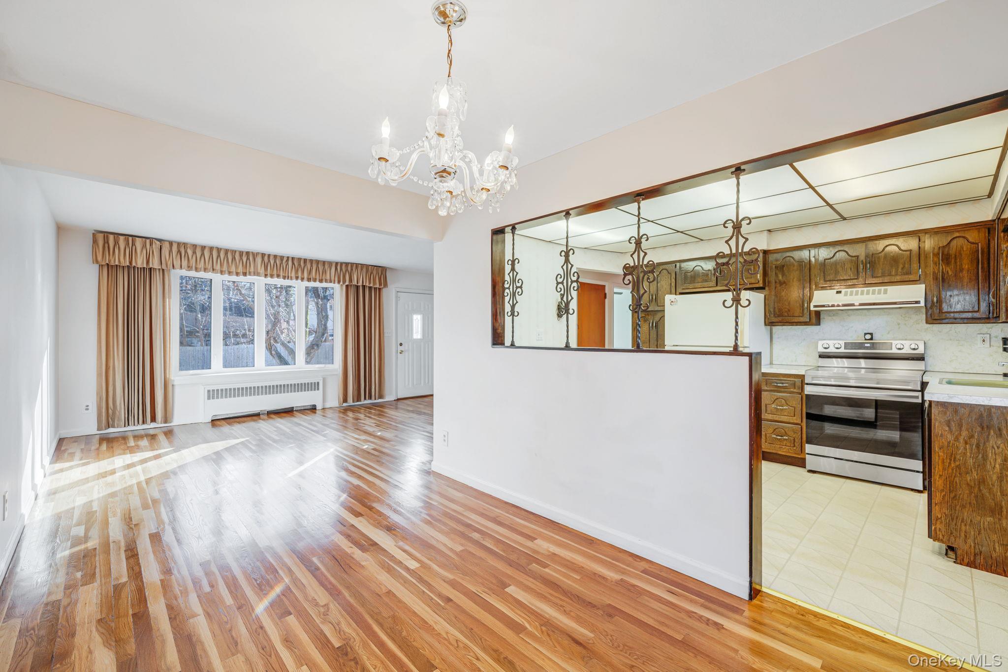 #15 photo, 44 Clark Street, سوفولك Huntington , NY 11743