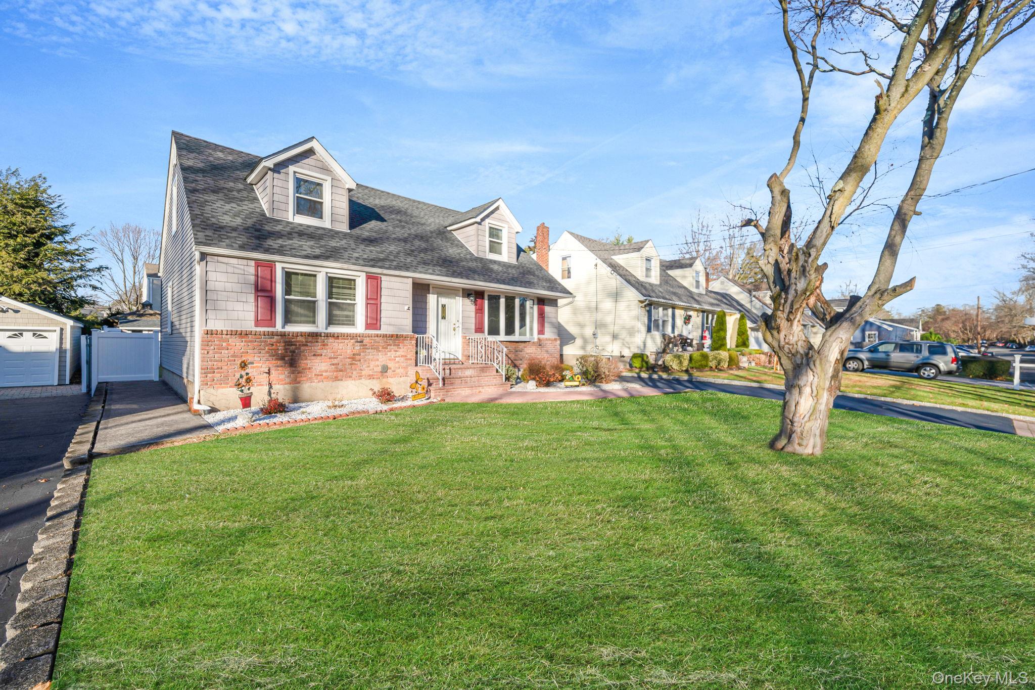 #2 photo, 44 Clark Street, سوفولك Huntington , NY 11743