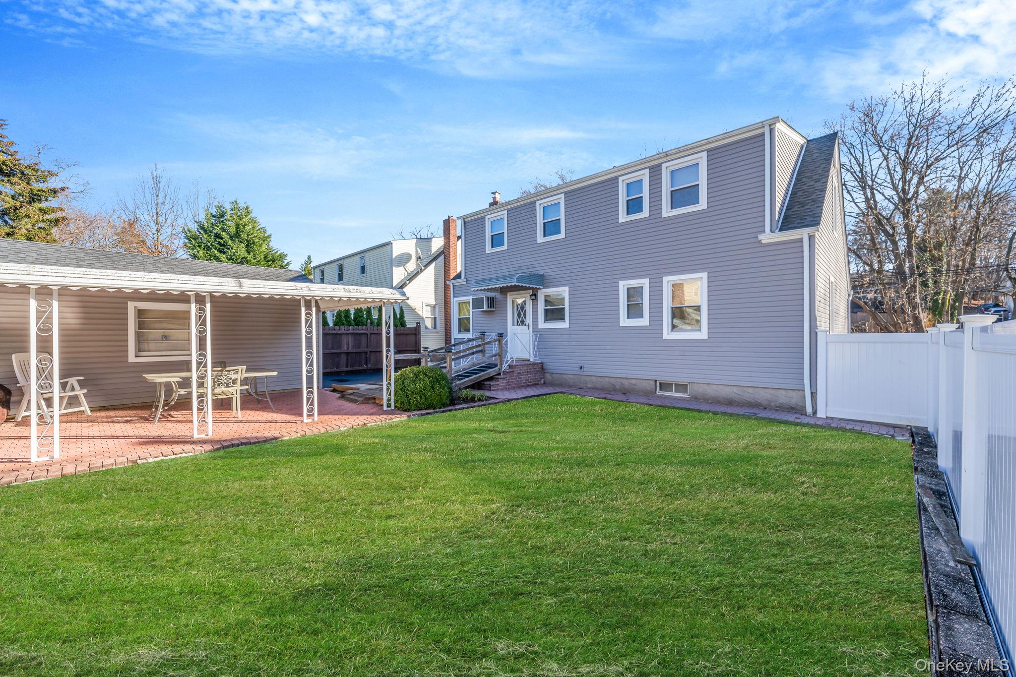 #8 photo, 44 Clark Street, سوفولك Huntington , NY 11743