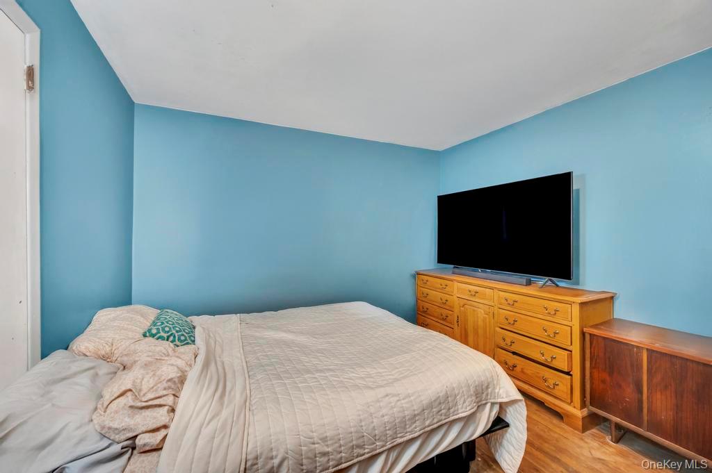 #12 photo, 14 Urn Court, Brentwood , NY 11717