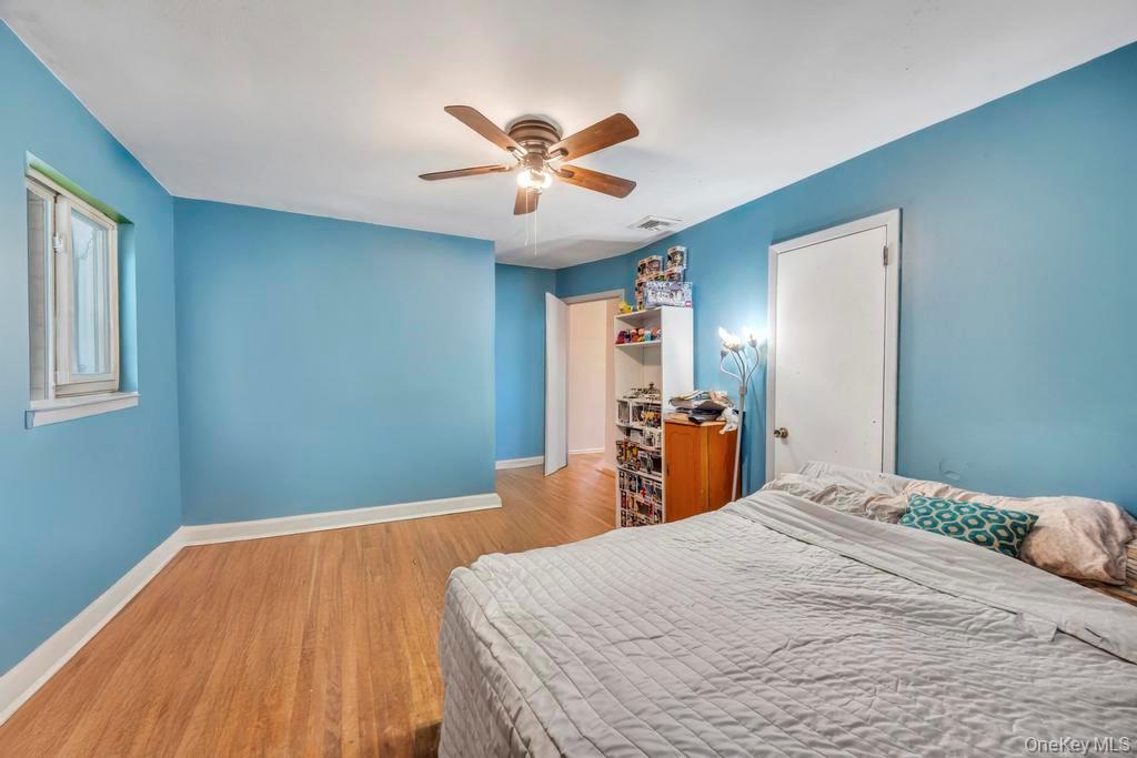 #13 photo, 14 Urn Court, Brentwood , NY 11717