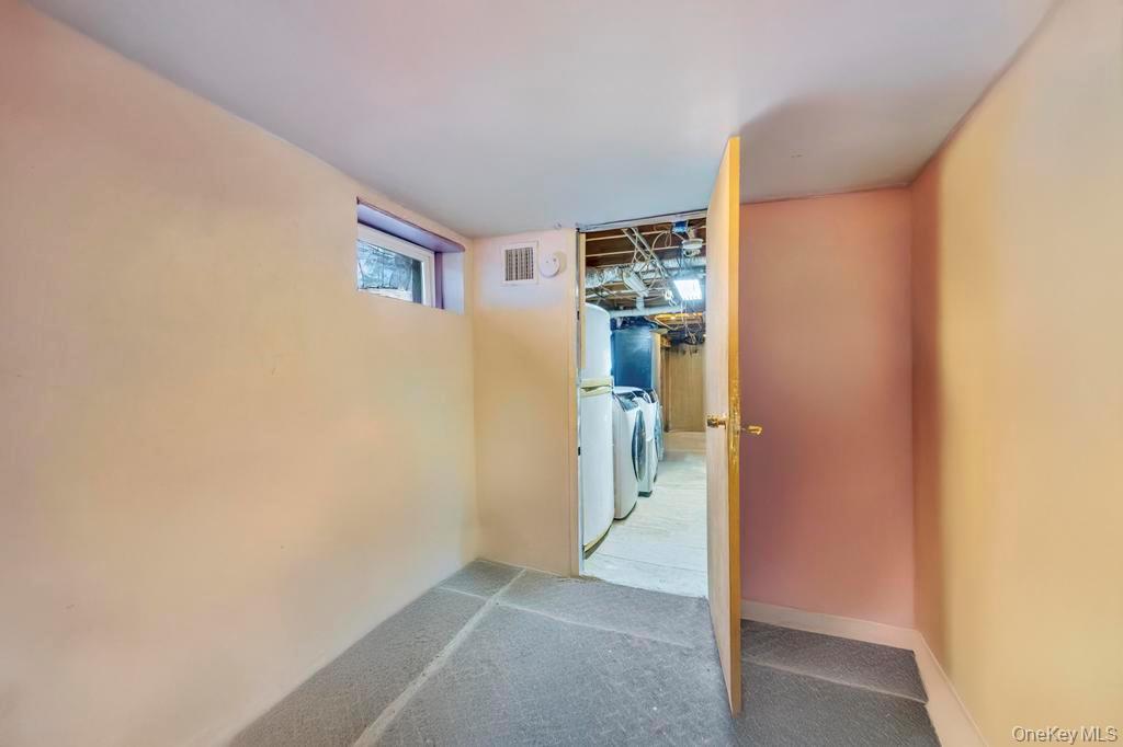 #18 photo, 14 Urn Court, Brentwood , NY 11717