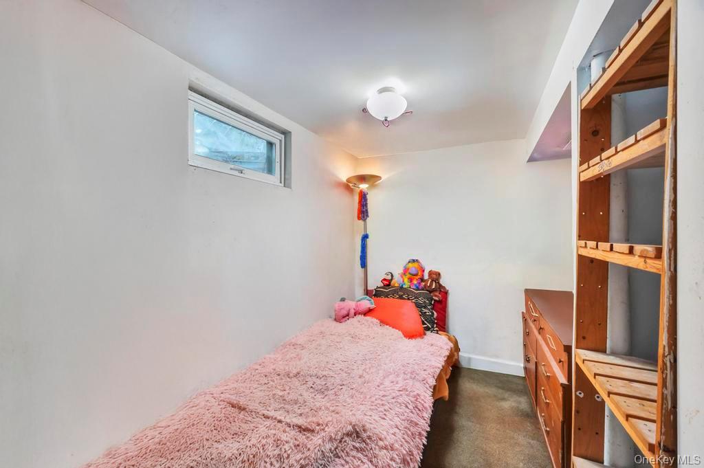 #19 photo, 14 Urn Court, Brentwood , NY 11717