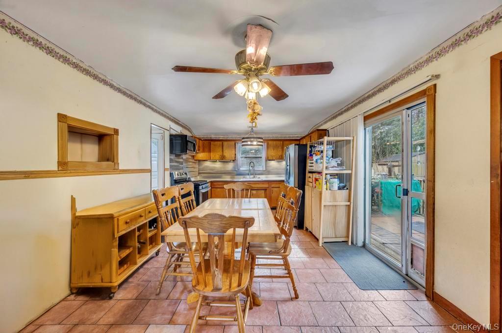 #7 photo, 14 Urn Court, Brentwood , NY 11717