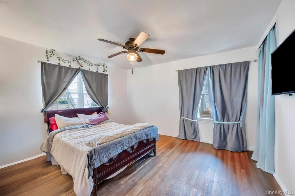 #9 photo, 14 Urn Court, Brentwood , NY 11717