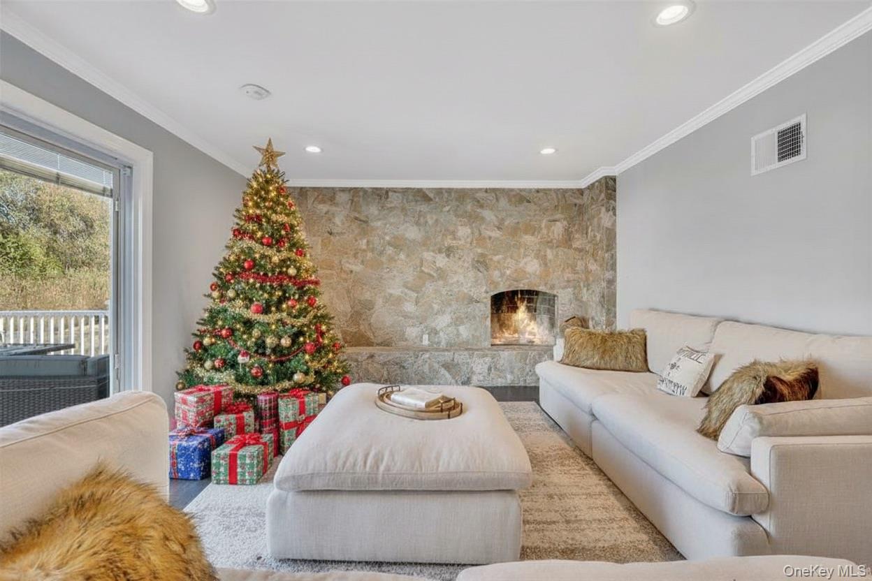 #8 photo, 336 Grand Central Avenue, Amityville , NY 11701