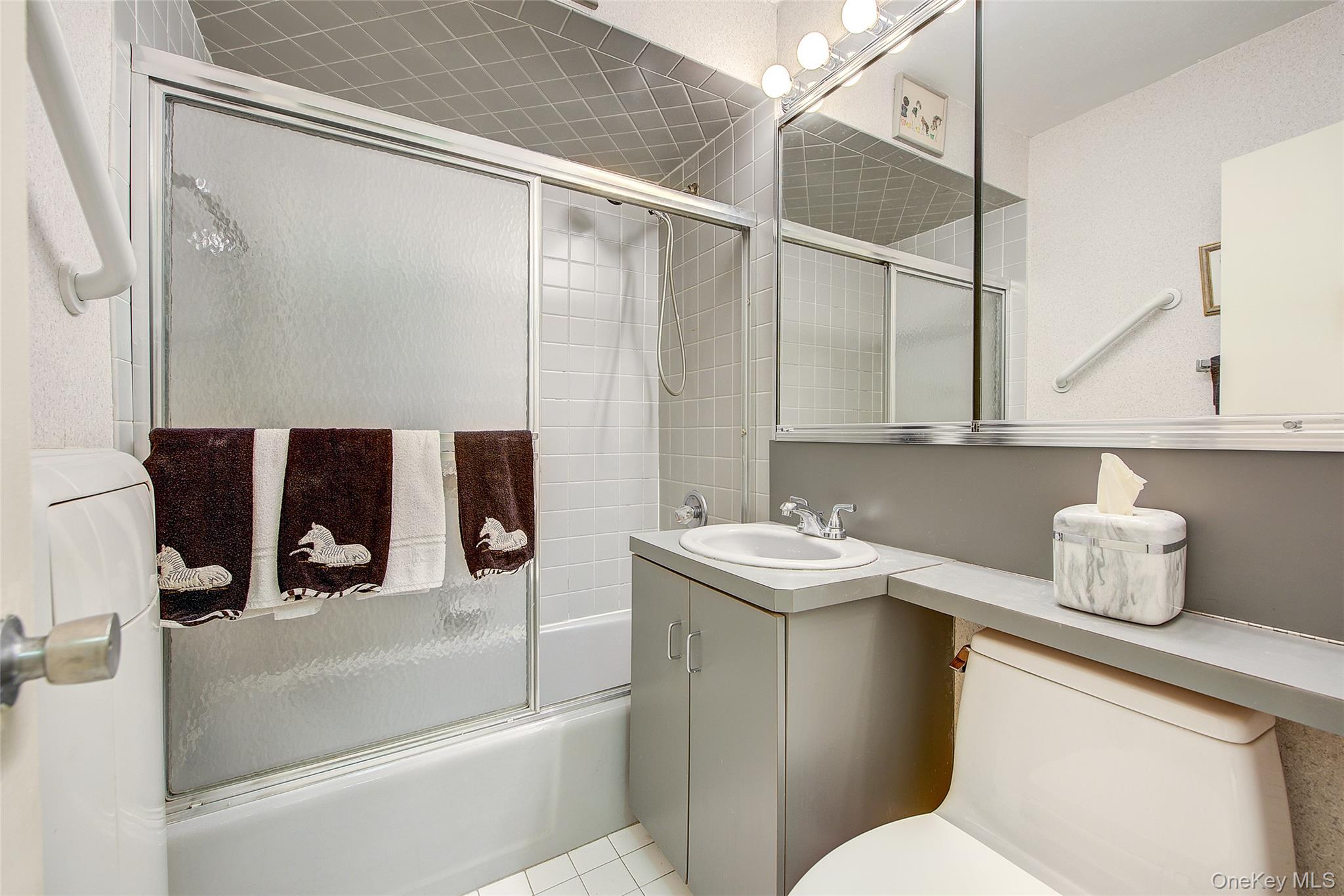 #10 photo, 66-36 Yellowstone Boulevard, Forest Hills , NY 11375