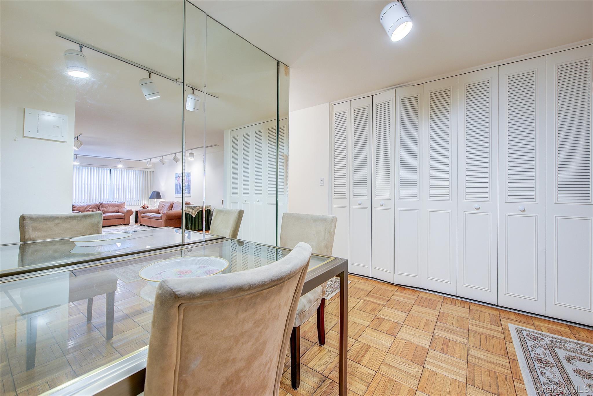 #7 photo, 66-36 Yellowstone Boulevard, Forest Hills , NY 11375