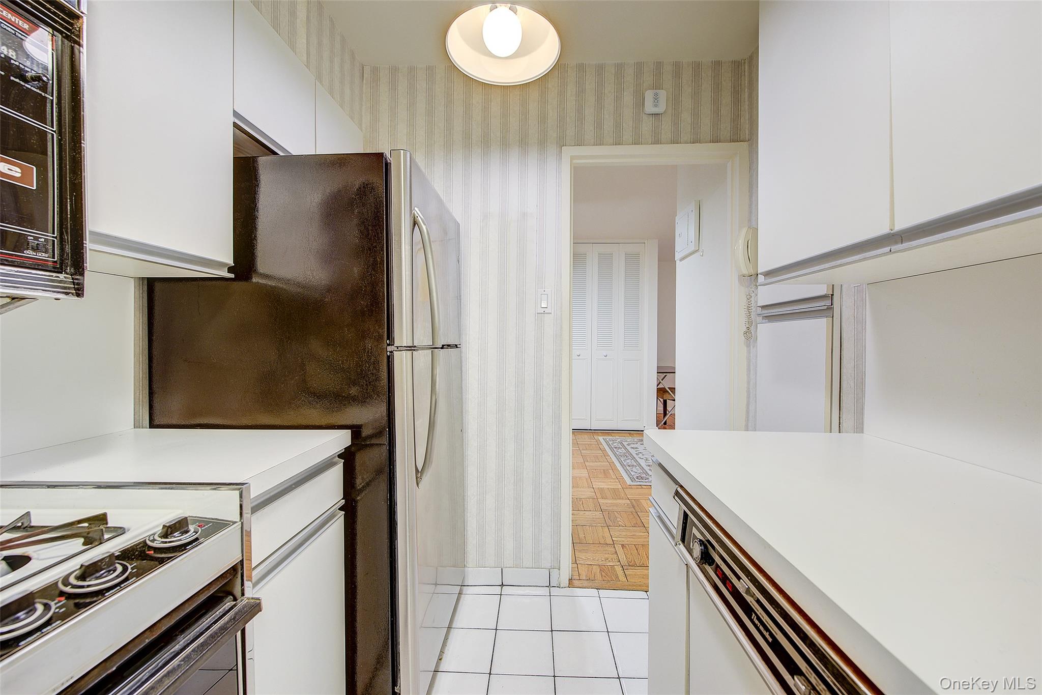 #8 photo, 66-36 Yellowstone Boulevard, Forest Hills , NY 11375