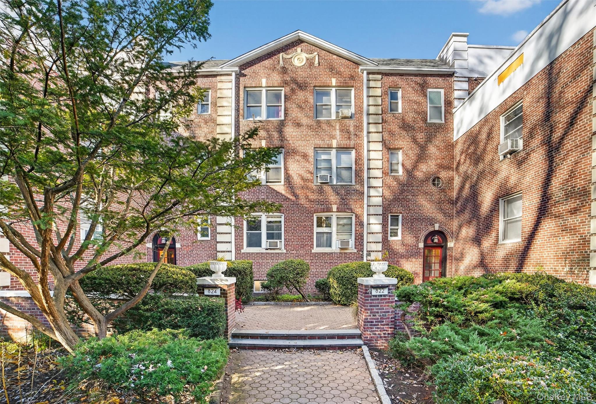 #3 photo, 824 Palmer, Bronxville , NY 10708