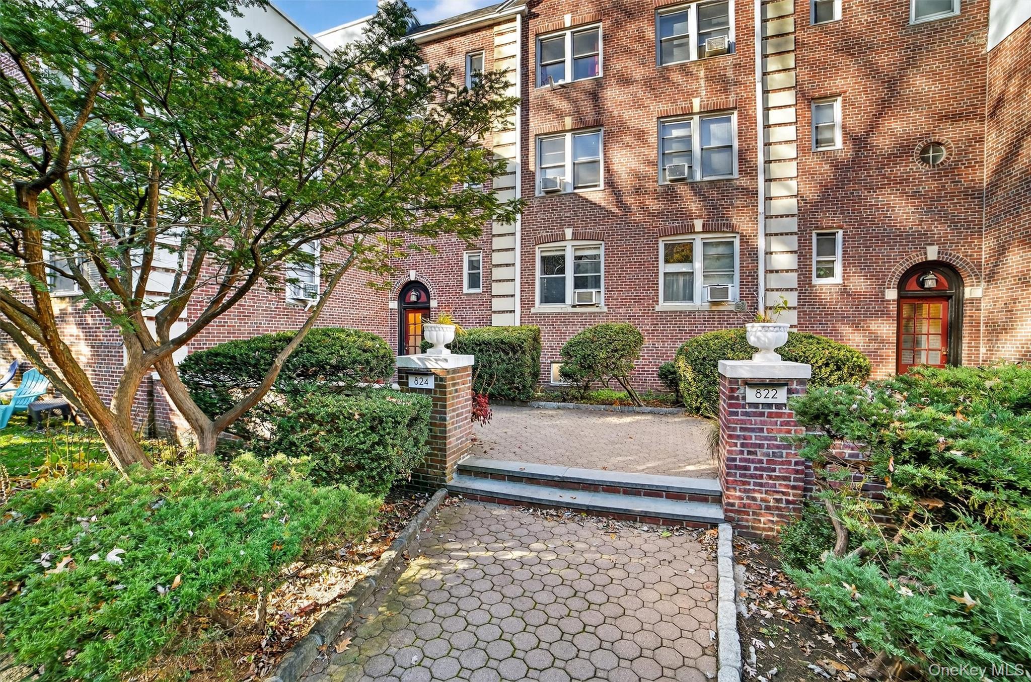 #4 photo, 824 Palmer, Bronxville , NY 10708