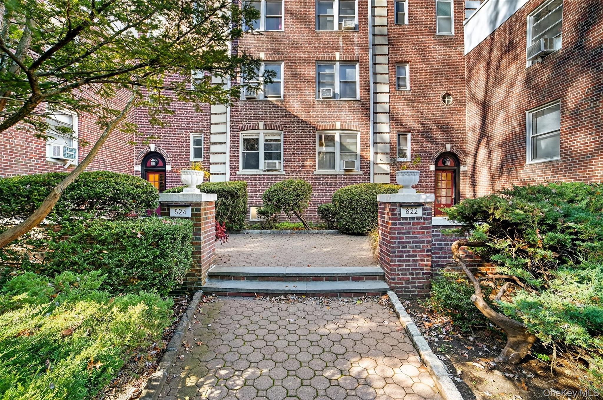 #5 photo, 824 Palmer, Bronxville , NY 10708