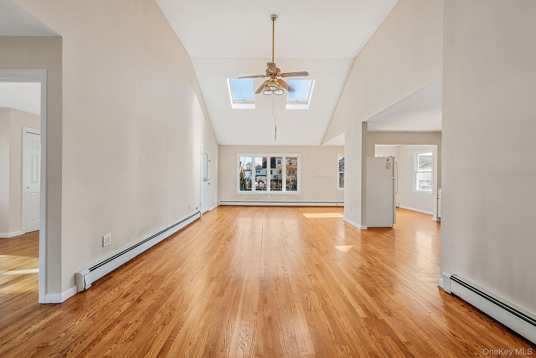 #11 photo, 38 Berger Avenue, سوفولك Amityville , NY 11701