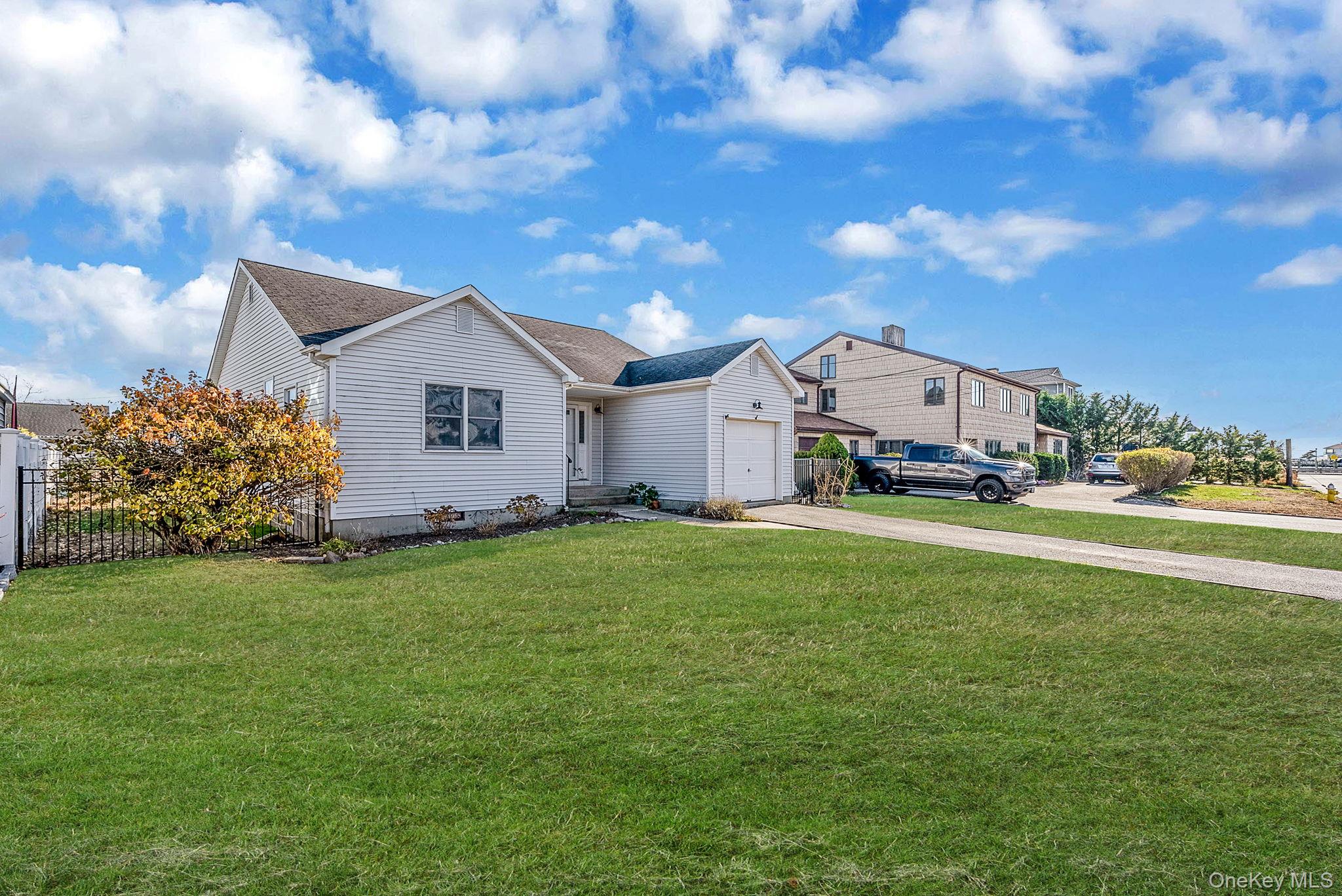 #2 photo, 38 Berger Avenue, سوفولك Amityville , NY 11701