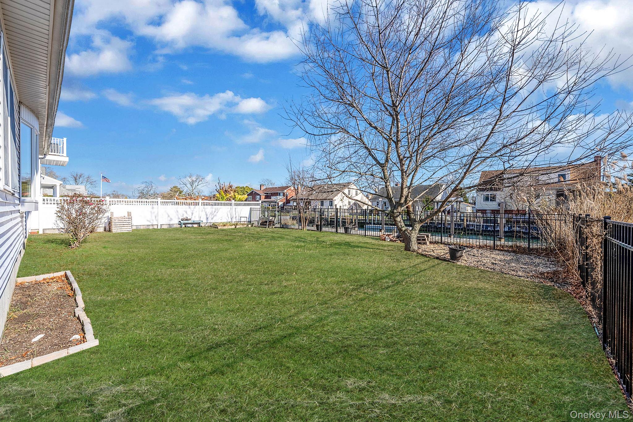 #4 photo, 38 Berger Avenue, سوفولك Amityville , NY 11701