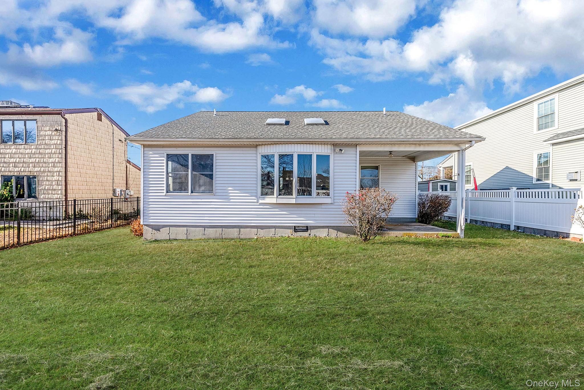 #6 photo, 38 Berger Avenue, سوفولك Amityville , NY 11701