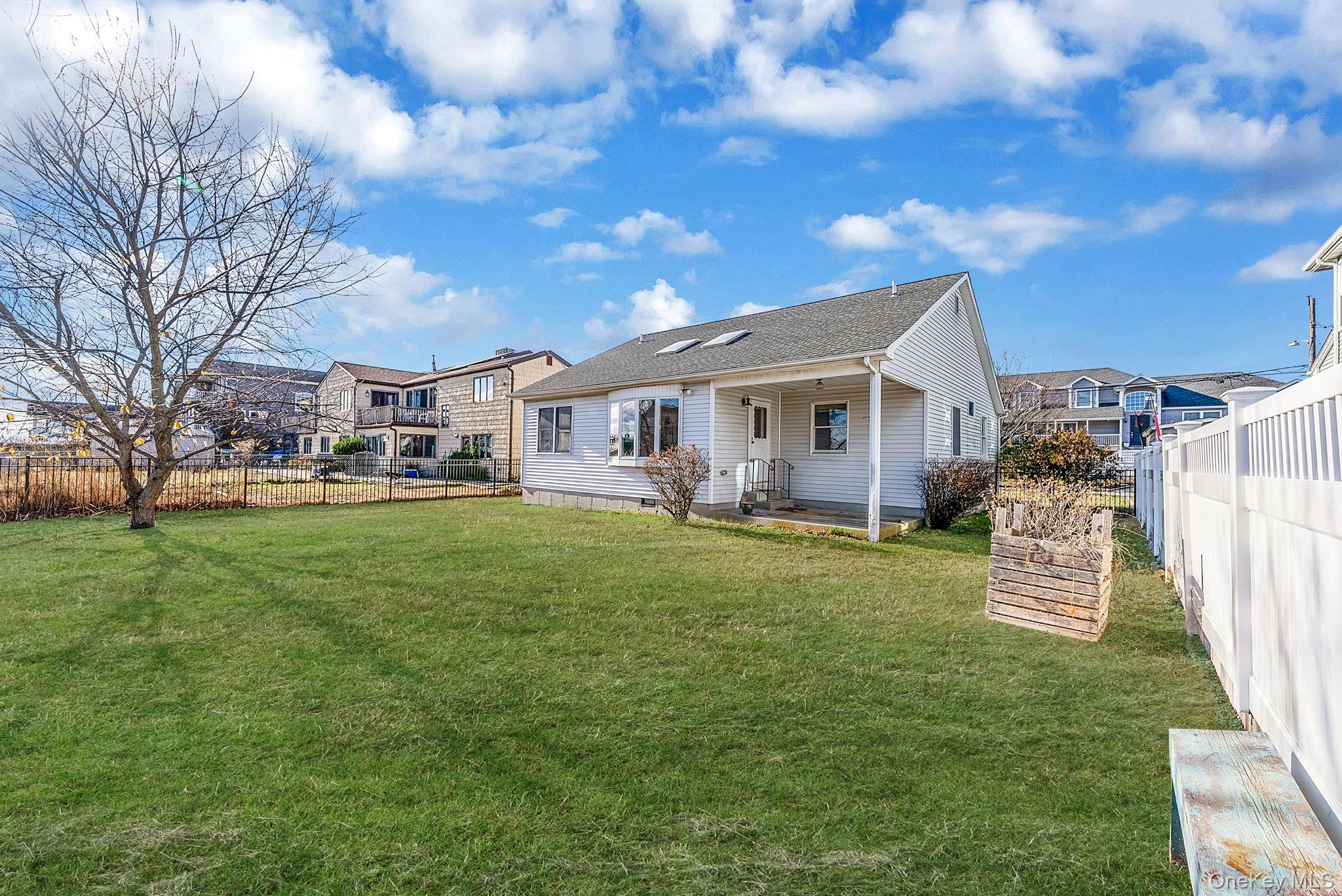 #7 photo, 38 Berger Avenue, سوفولك Amityville , NY 11701