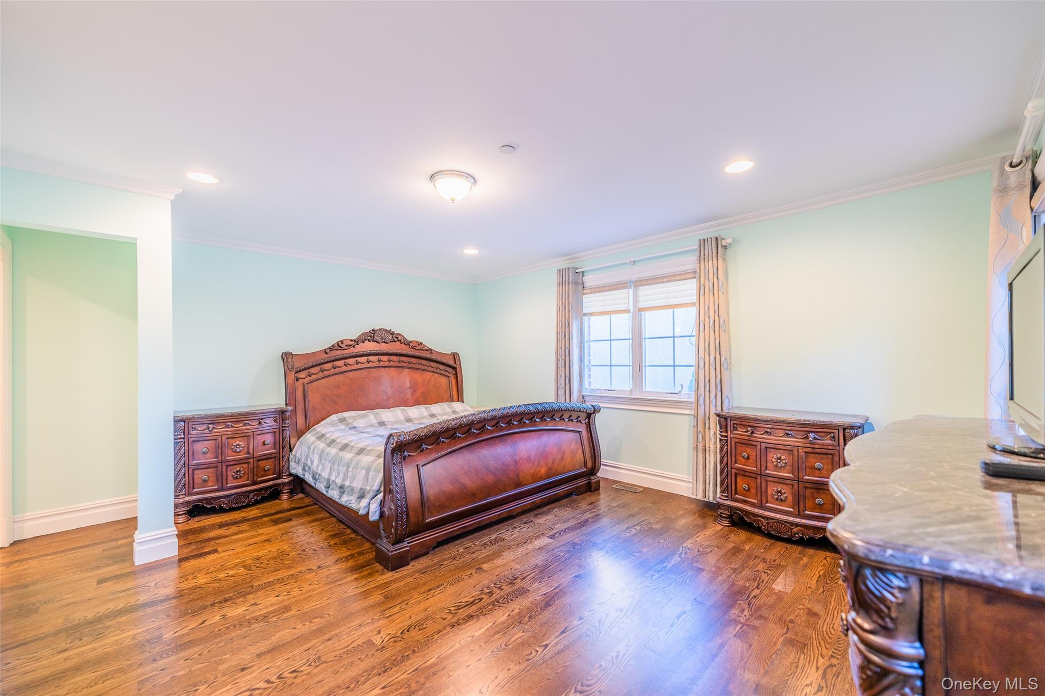 #7 photo, 4515 Browvale Lane, Little Neck , NY 11362