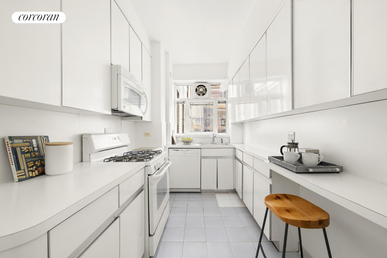 #13 photo, 875 5TH Avenue, Lenox Hill , NY 10065