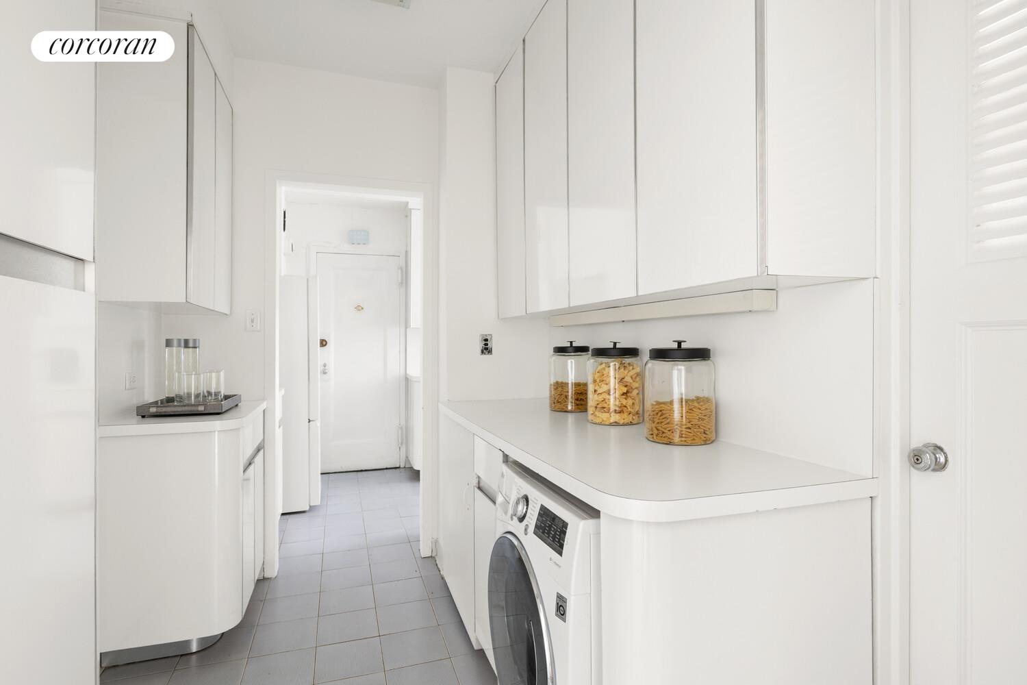 #15 photo, 875 5TH Avenue, Lenox Hill , NY 10065