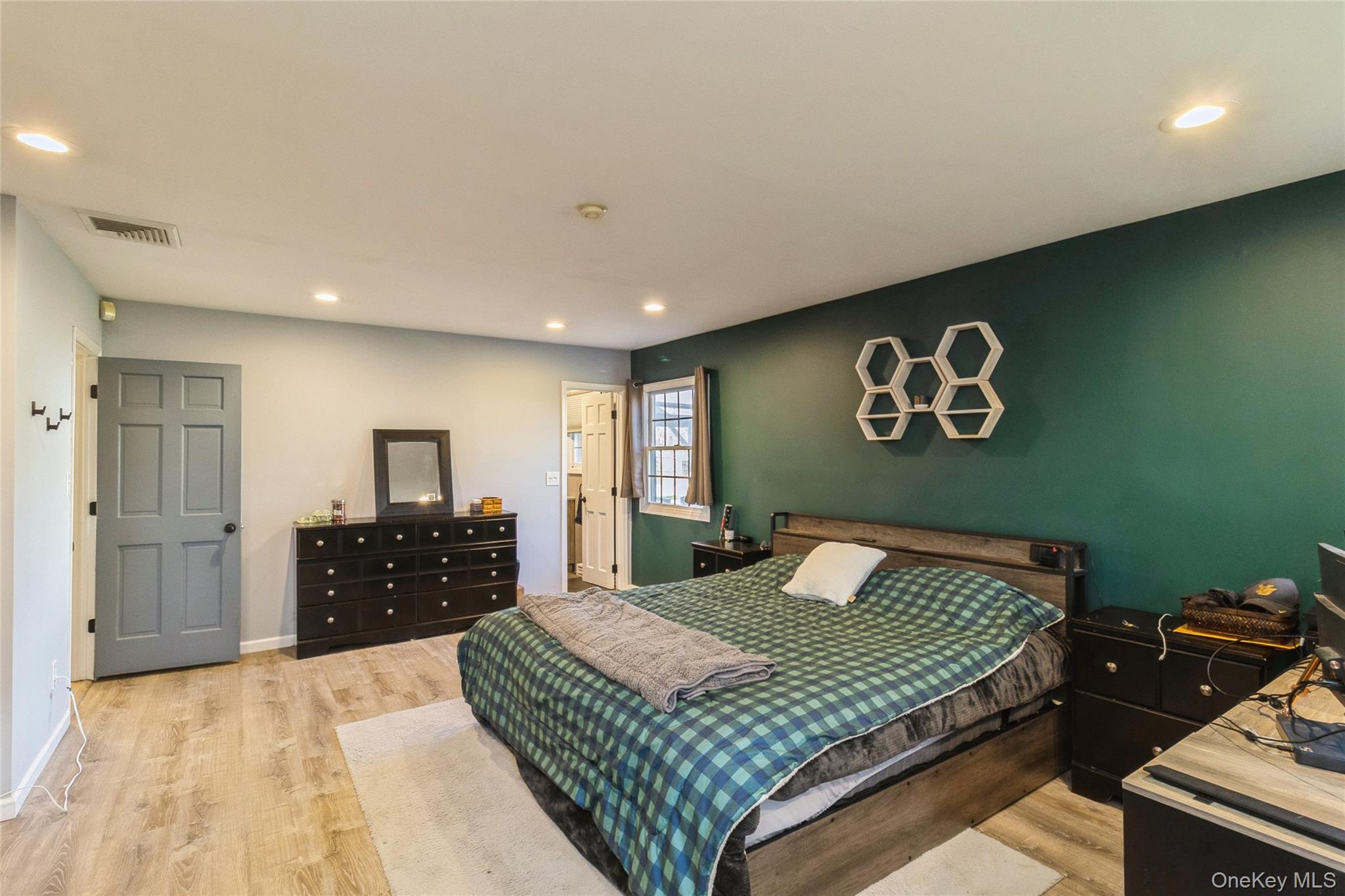 #12 photo, 68 Oleeta Road, Mount Sinai , NY 11766