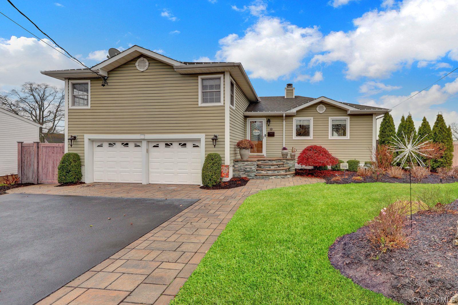 #3 photo, 23 Biltmore Boulevard, Massapequa , NY 11758