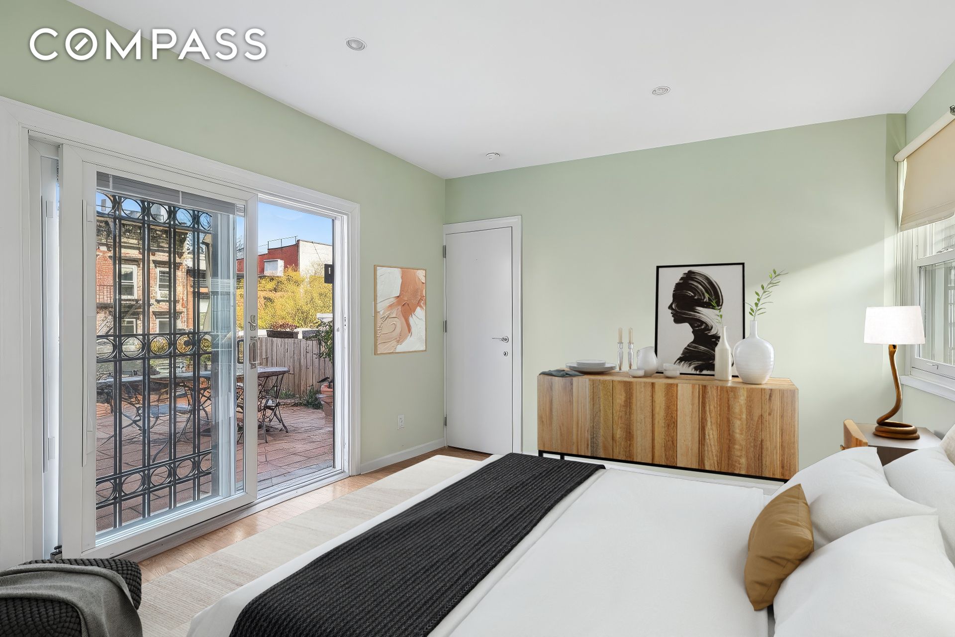 #7 photo, 222 E 5th Street, East Village , NY 10003