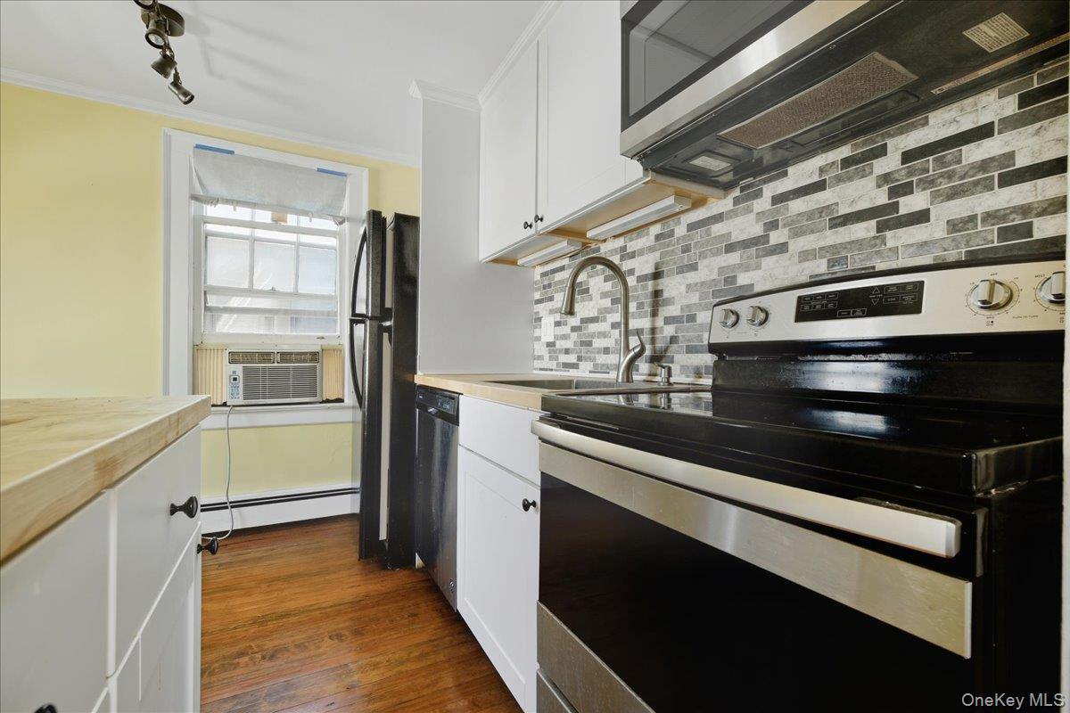 #11 photo, 84 2nd Street, Mineola , NY 11501