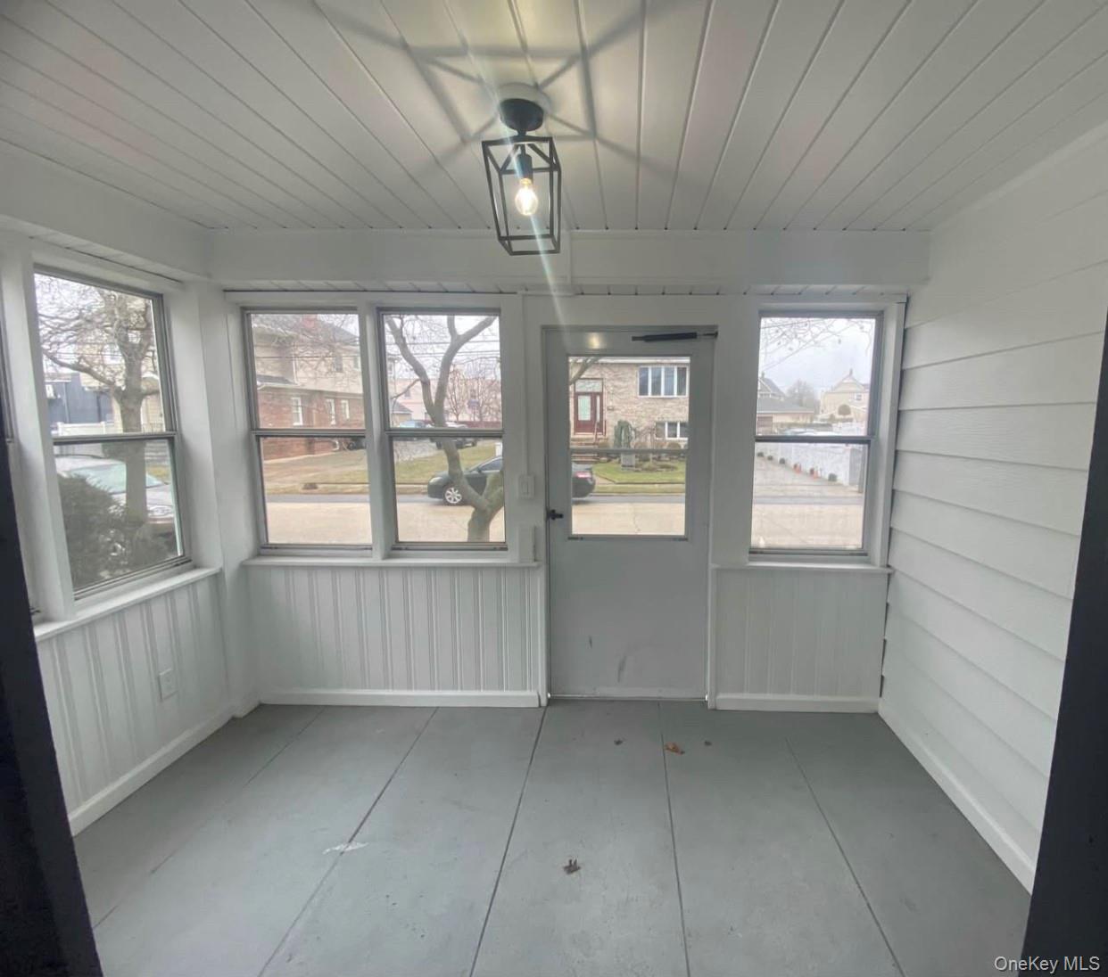 #20 photo, 10 Tollgate Court, Lynbrook , NY 11563