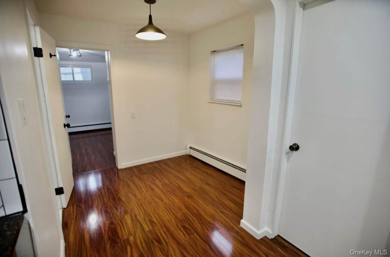 #8 photo, 10 Tollgate Court, Lynbrook , NY 11563